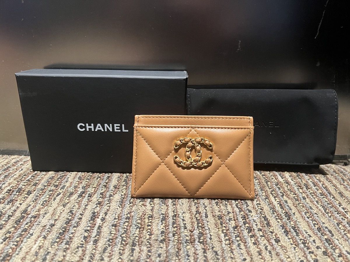 image of Chanel 19 Brown Card Holder 22A, Women's