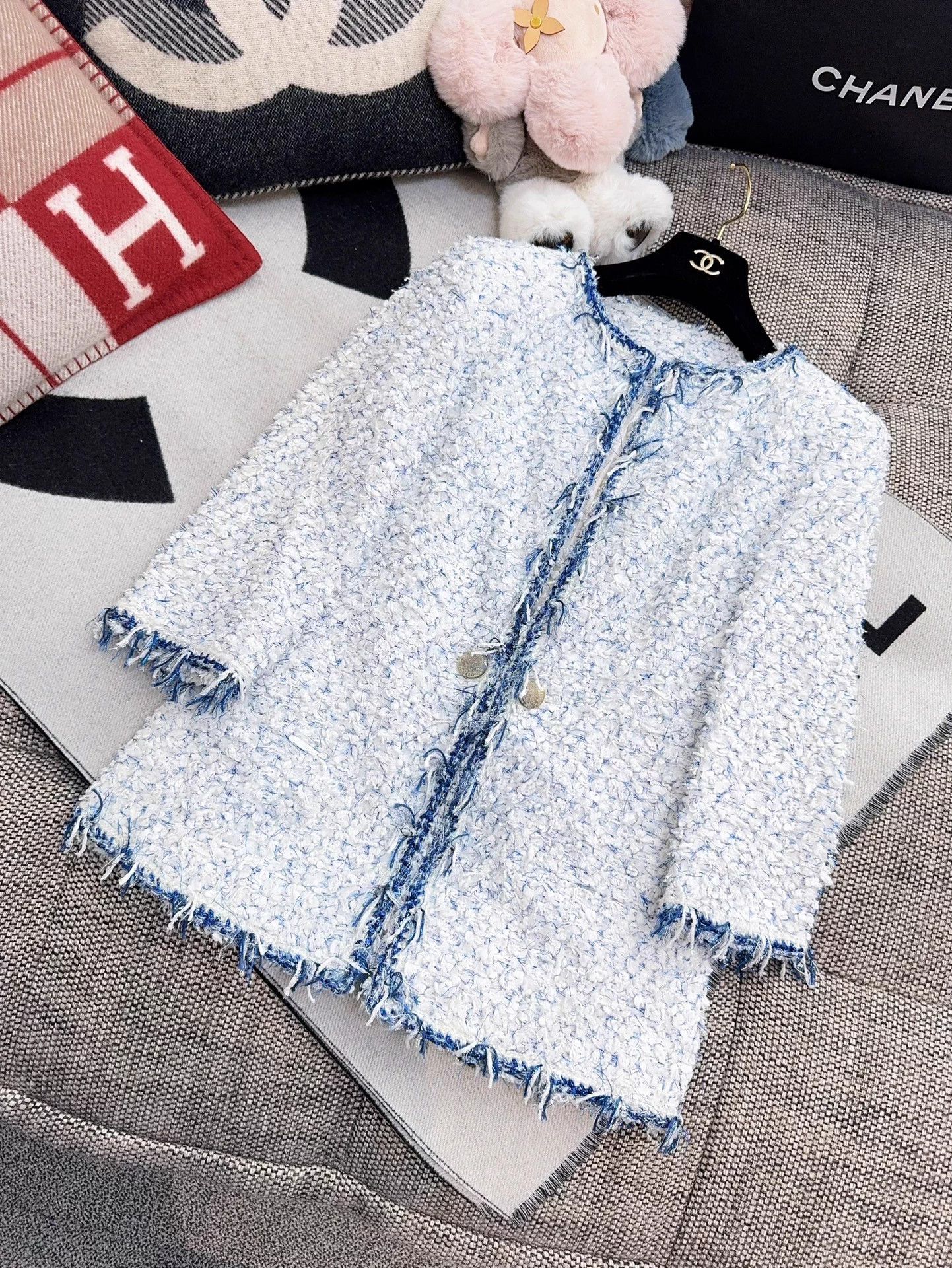 Chanel Chanel 18s Waterfall Blue/White Tassel-Tweed 8sleeve Jacket Size XS / US 0-2 / IT 36-38 - 1 Thumbnail