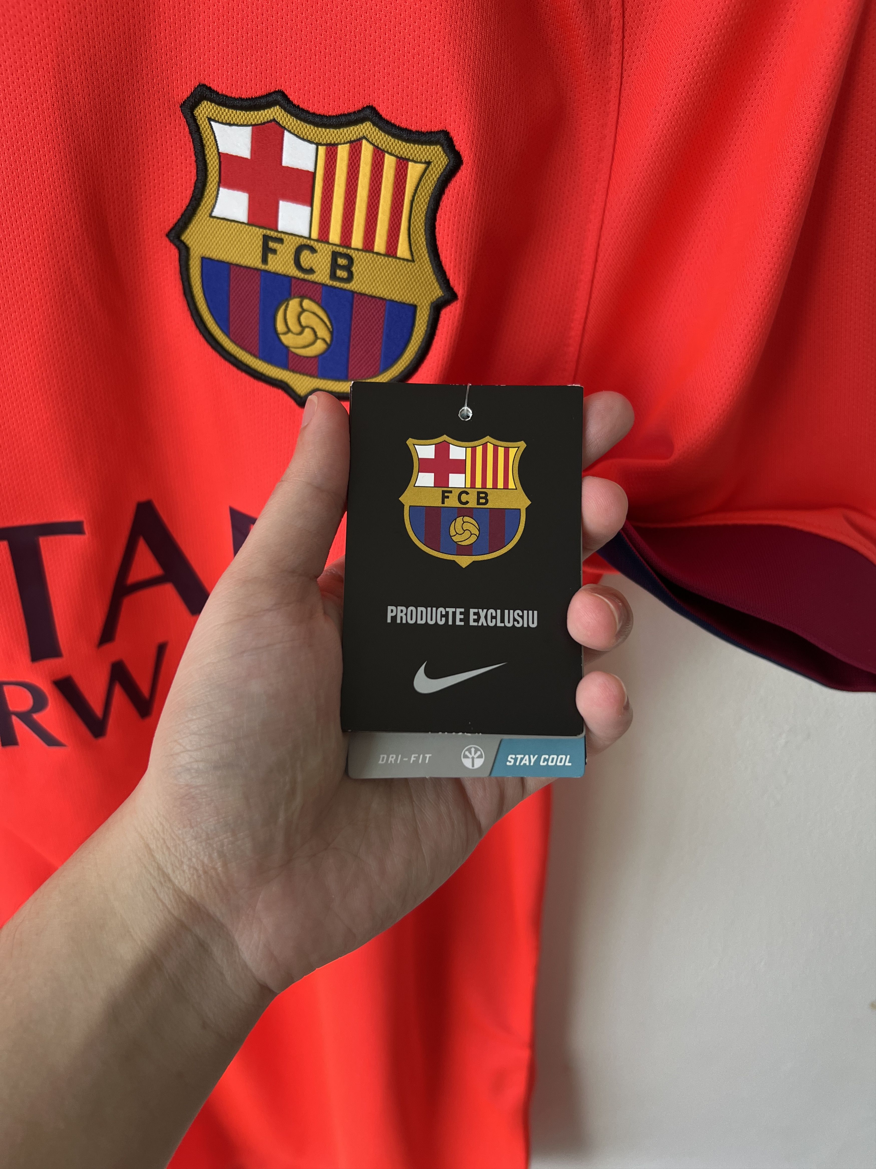 Nike (M) Barcelona 2014-15 Away Shirt Suarez #9 (NEW) Kit Size US M / EU 48-50 / 2 - 4 Thumbnail