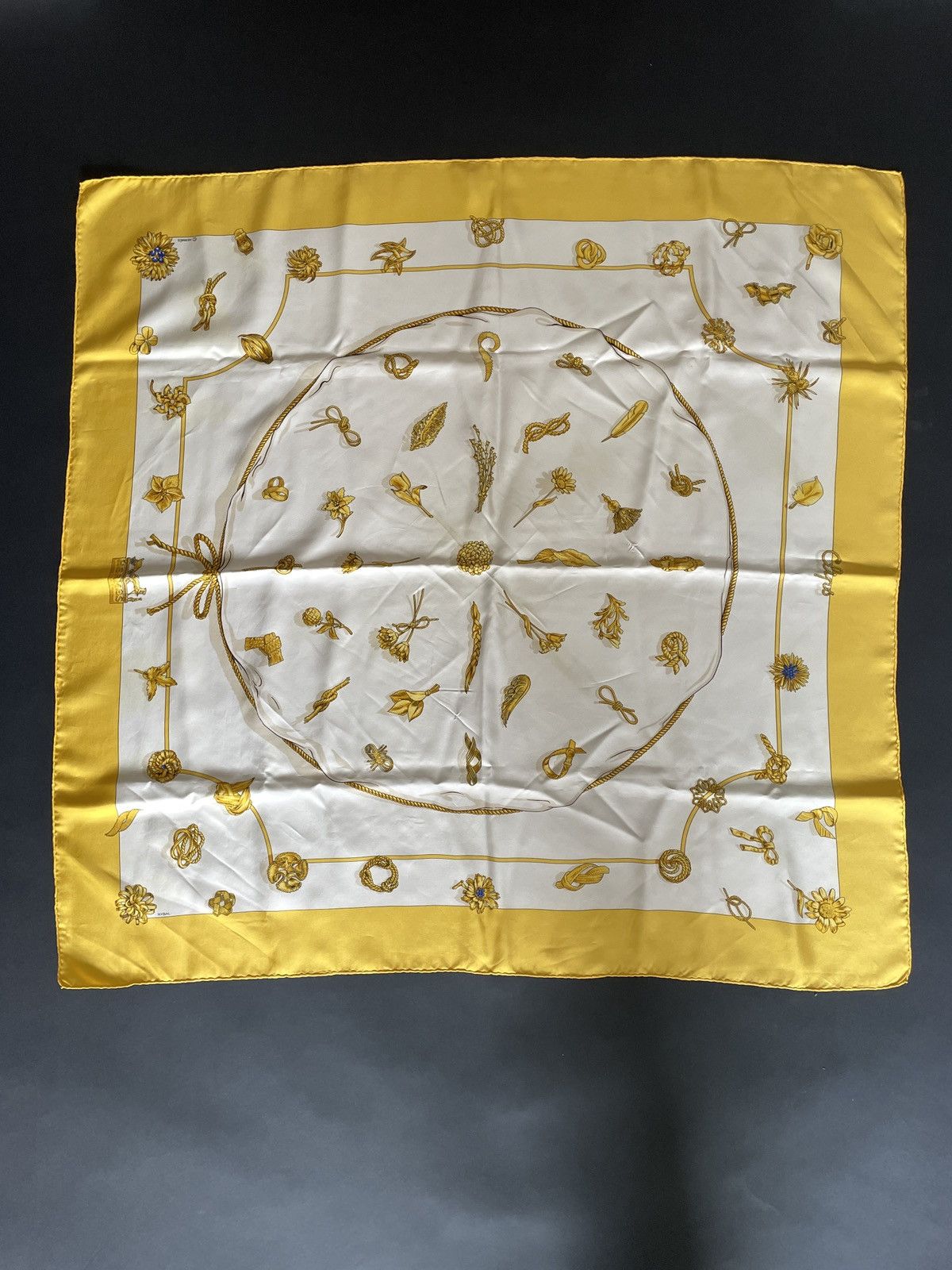 Hermes Hermès Silk Scarf Size ONE SIZE - 2 Thumbnail