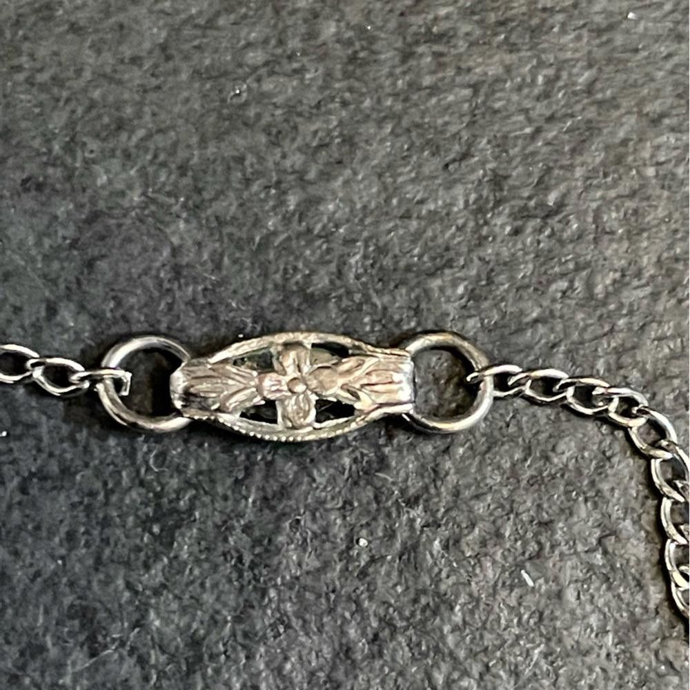 Designer VTG Beautifully Clasped Heart Shaped Pendant Necklace Size ONE SIZE - 4 Thumbnail