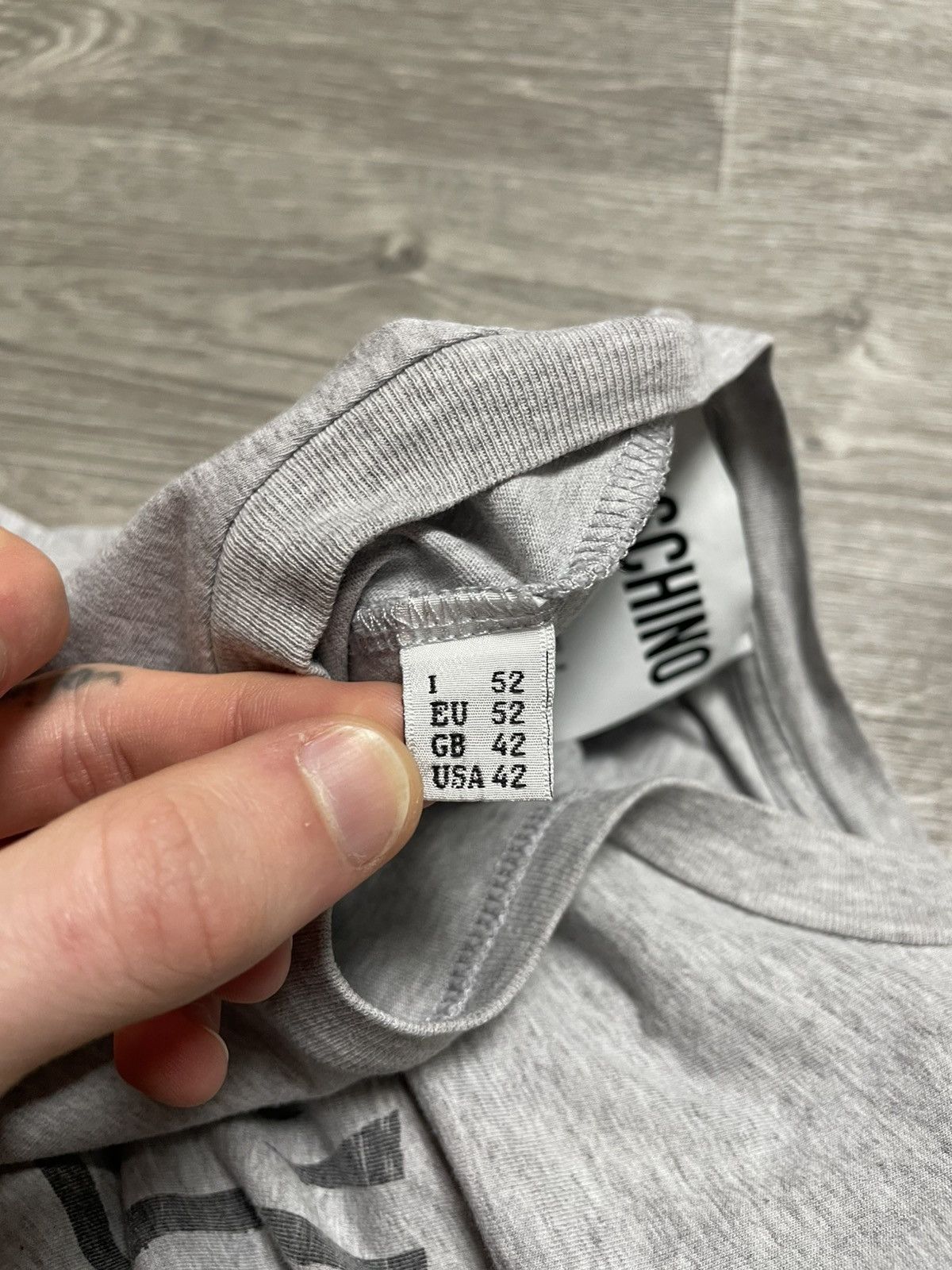 Moschino Vintage Moschino Milano Big Logo Gray T-Shirt Size US XL / EU 56 / 4 - 10 Thumbnail