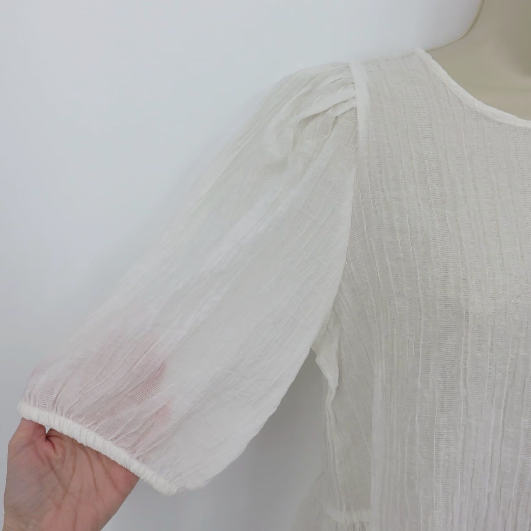 H&M H&M Blouse Shirt Shirt Women M White Solid Sheer Crinkle Half Sleeve Top Blouse Shirt Blouse Womens M White Solid Sheer Crinkle Half Sleeve Top H&M Size M / US 6-8 / IT 42-44 - 2 Thumbnail