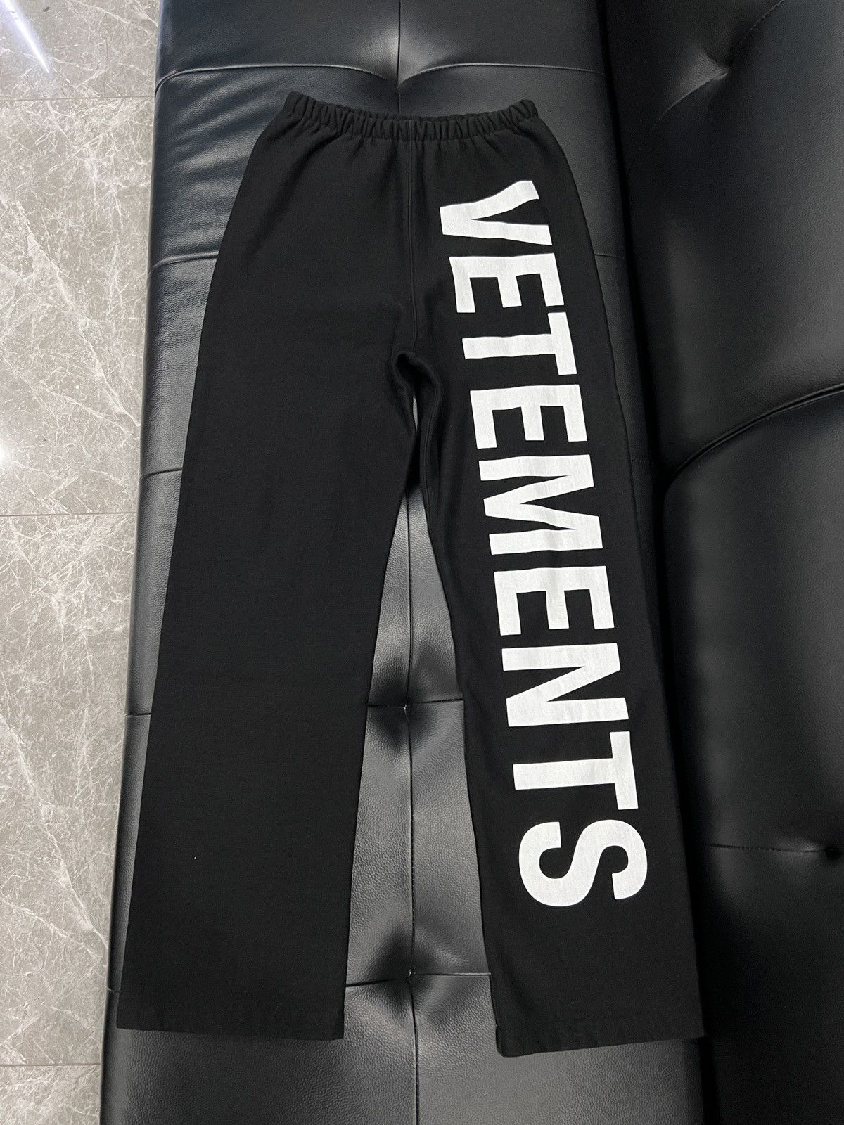 Vetements Vetements FW18 Left Logo Casual Trousers Size US 30 / EU 46 - 1 Thumbnail