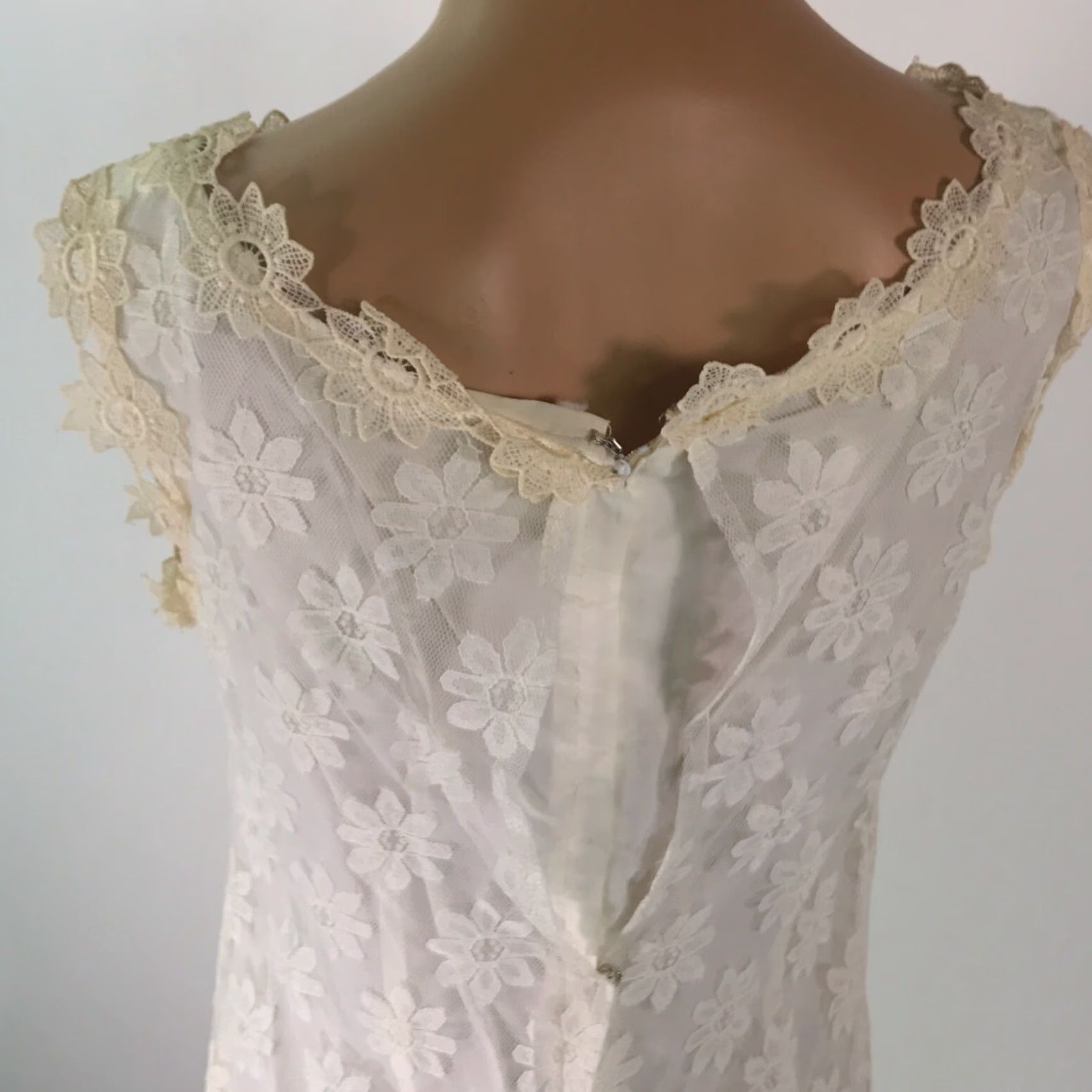 Vintage Vintage Women's Skater Dress - White Floral Lace Knee Length Boat Neck Sleeveless Party/Cocktail Dress Size 46 Size L / US 10 / IT 46 - 4 Thumbnail