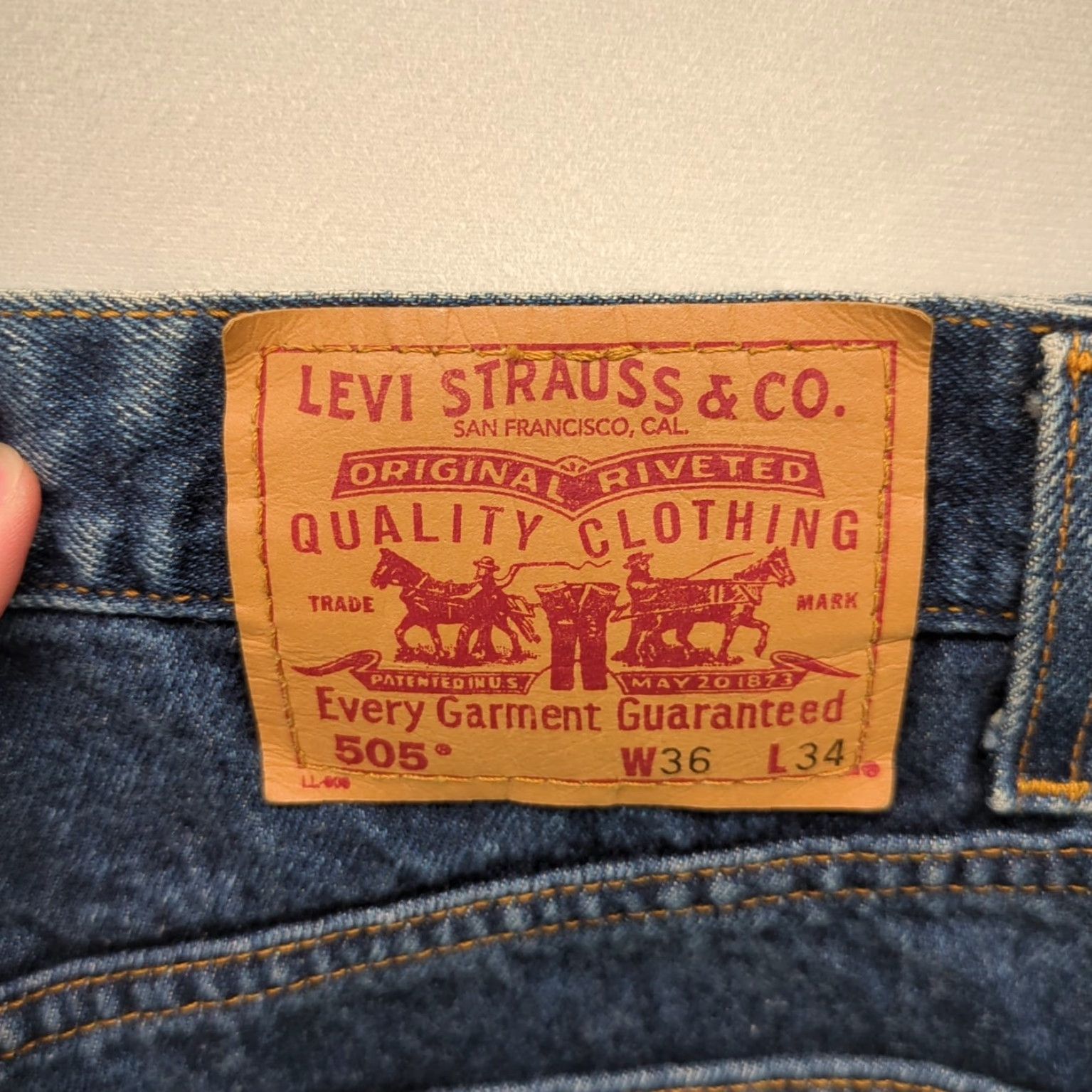 Levi's VINTAGE Levi's Jeans Mens 36x34 Blue Denim 505 Regular Straight Red Tab 90s 1999 Mens Size US 36 / EU 52 - 4 Thumbnail