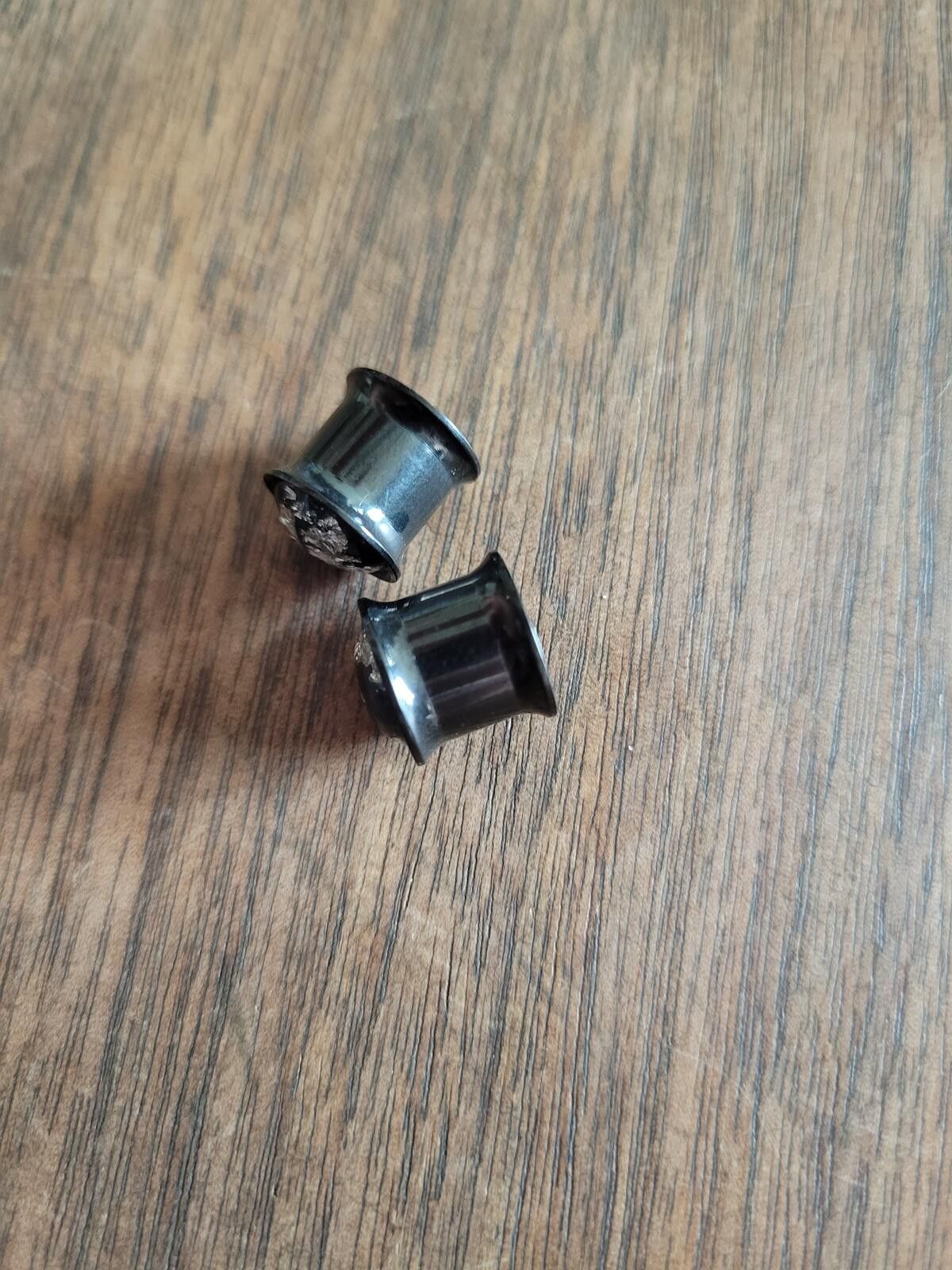 The Unbranded Brand Pair of Black Ear Plugs with Silver Foil Inlay Size 00 Size ONE SIZE - 5 Thumbnail