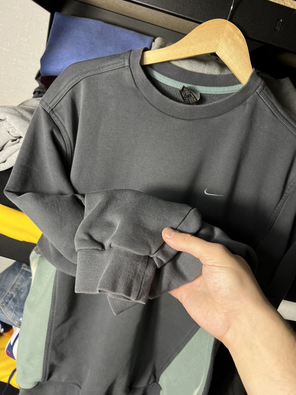 Nike 🩶 Vintage Nike Two-Tone Crewneck Sweatshirt — Size M Size US M / EU 48-50 / 2 - 8 Thumbnail