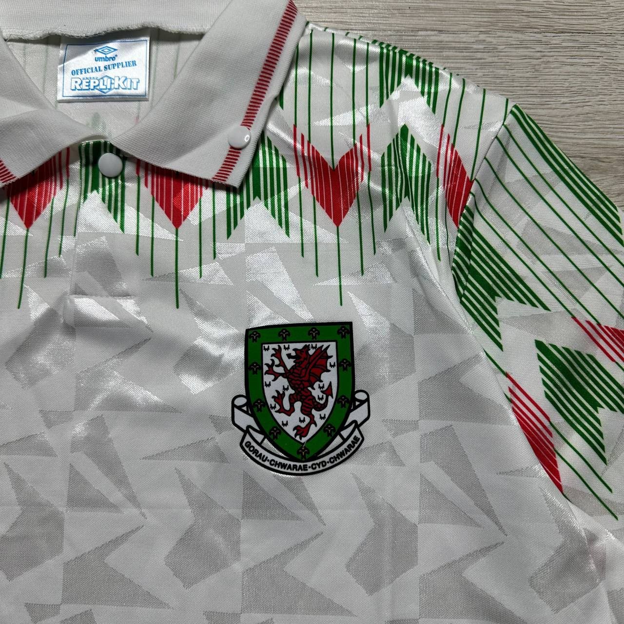 Umbro Vintage Umbro Wales Soccer jersey - Size L Size US L / EU 52-54 / 3 - 4 Thumbnail