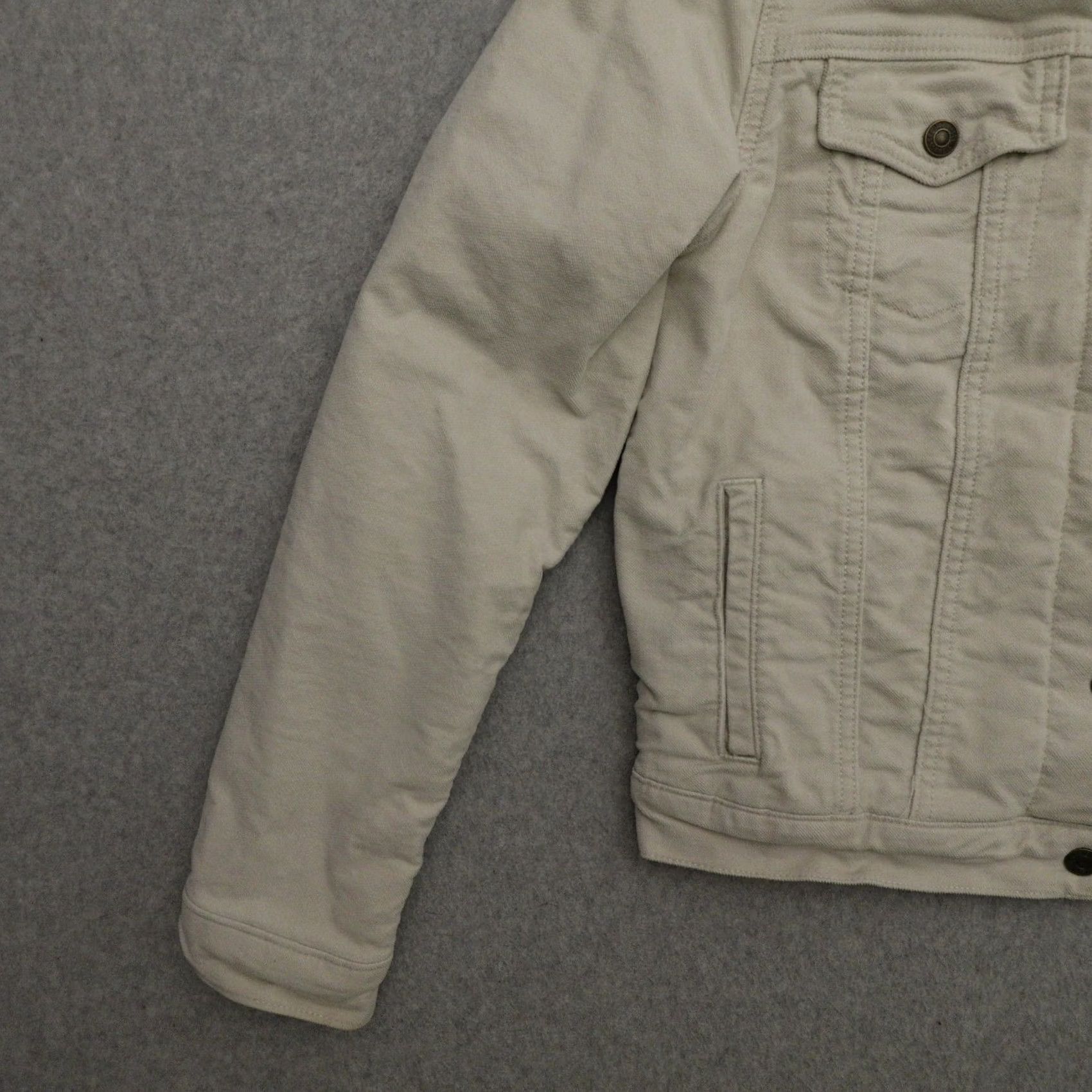 Levi's LEVI'S Jacket Womens Small Sherpa Lined Trucker Fleece Coat Short Beige Staple Basic Jacket Women Small 18X21 Size: Small Size S / US 4 / IT 40 - 5 Thumbnail