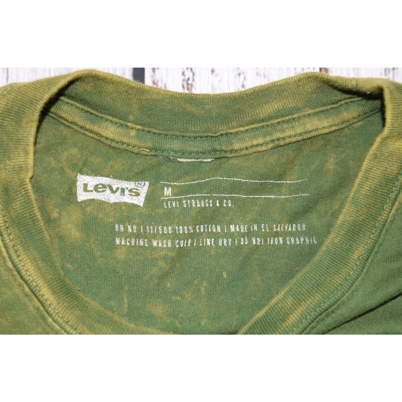 Levi's LEVI'S Men's Graphic T-Shirt Wolf Print Tie Dye Green Regular Fit Size M Size US M / EU 48-50 / 2 - 4 Thumbnail