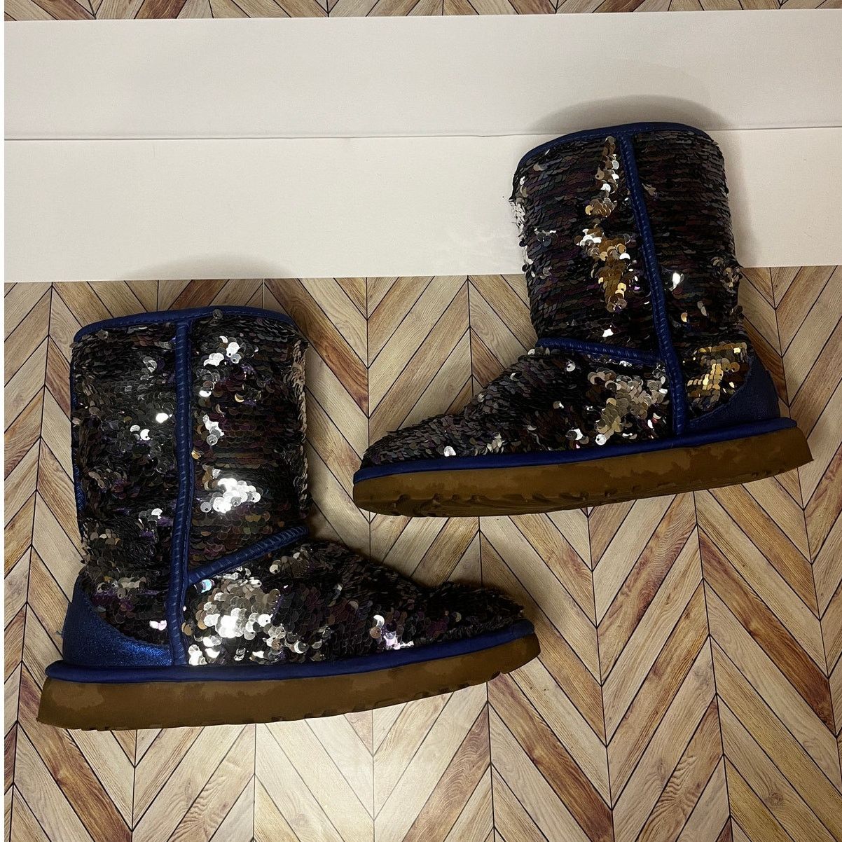 Ugg UGG Classic Short Sequin Winter Boots Blue Women's Size 7 Size US 7 / IT 37 - 8 Thumbnail