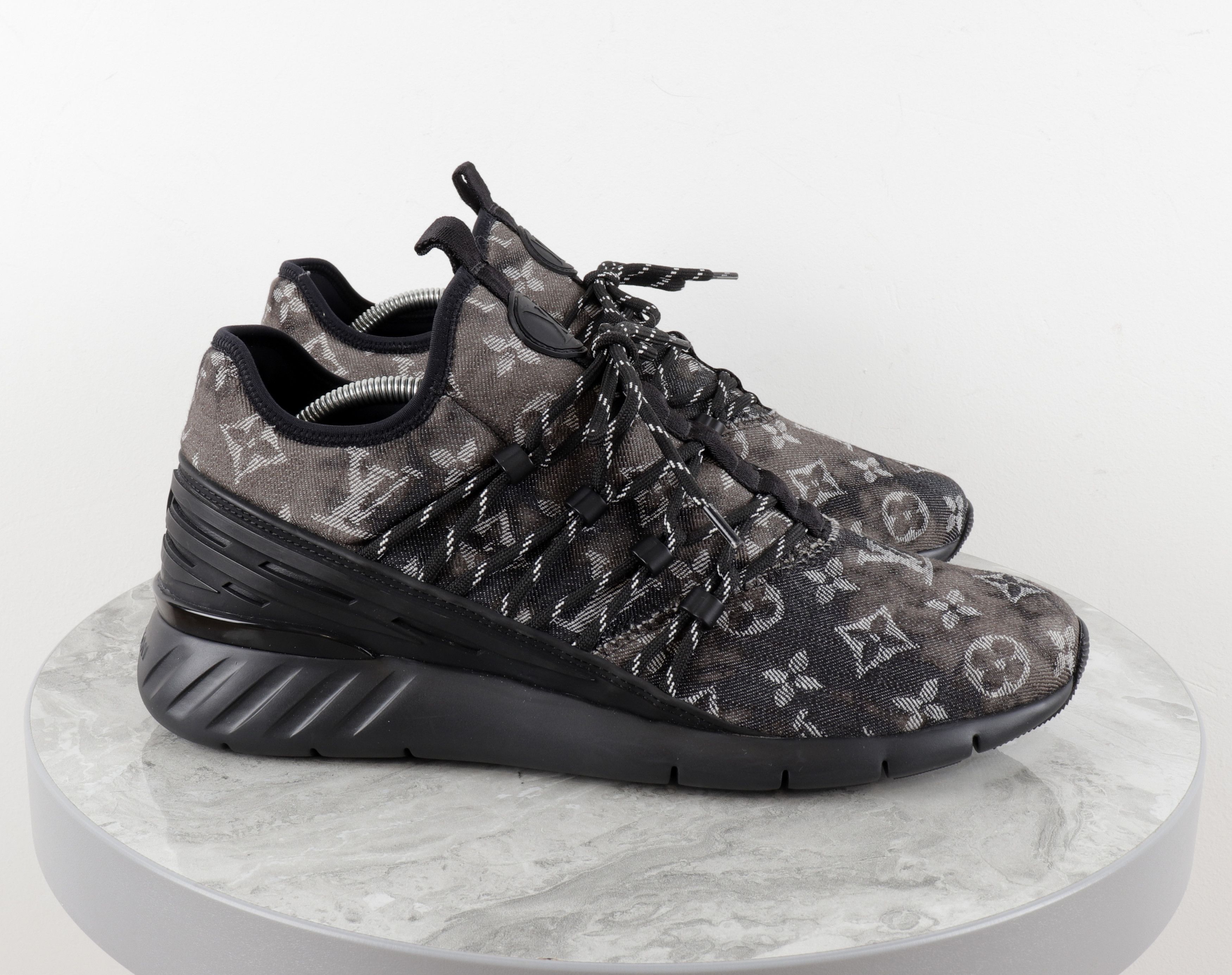 Louis Vuitton Louis Vuitton Fastlane Denim Black Monogram Sneakers Size US 9.5 / EU 42-43 - 4 Thumbnail