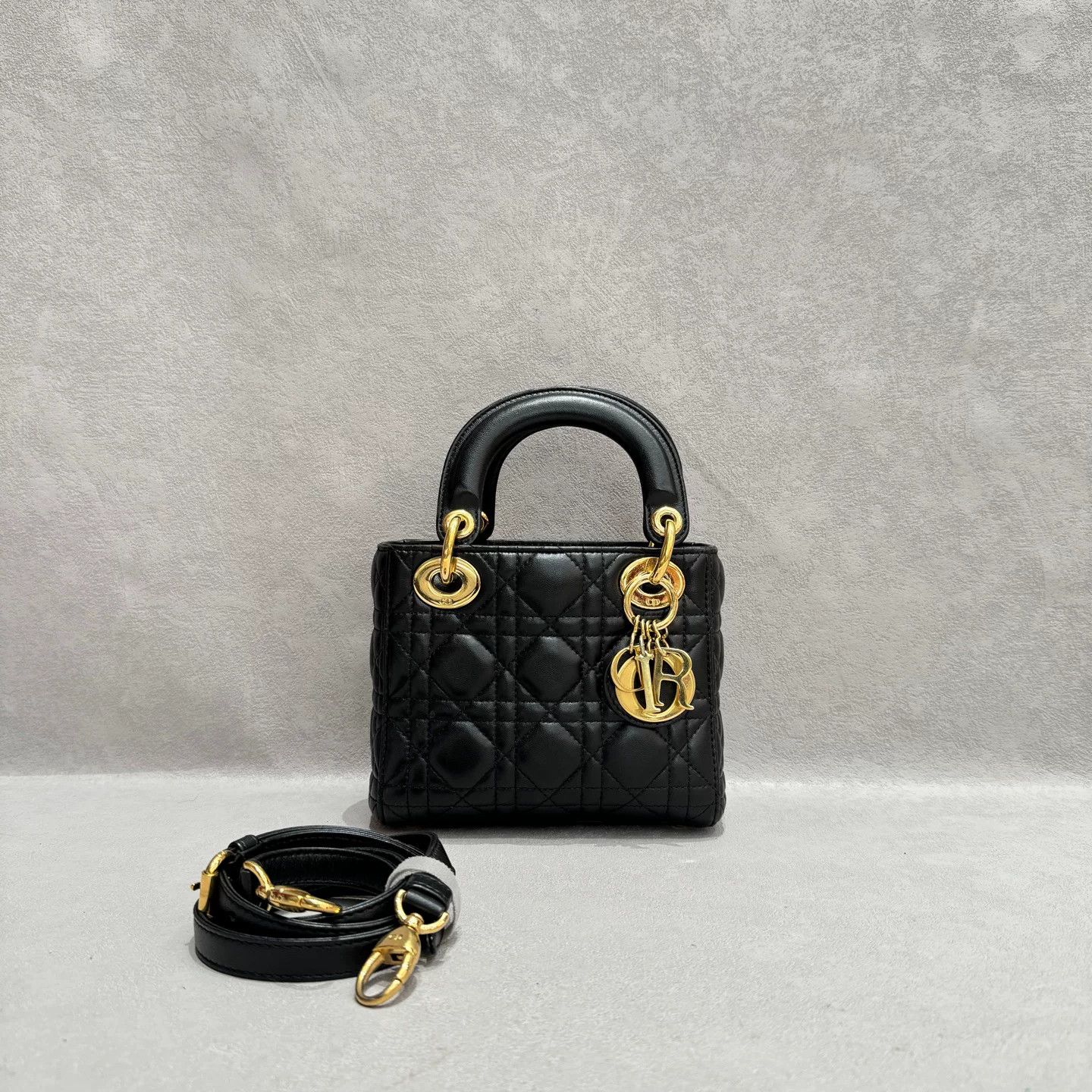 Dior Pre-loved Bag Very good condition Size ONE SIZE - 1 Thumbnail