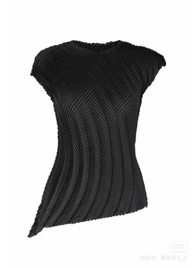 Issey Miyake Issey Miyake Black pleated short-sleeved shirt Size M / US 6-8 / IT 42-44 - 1 Thumbnail