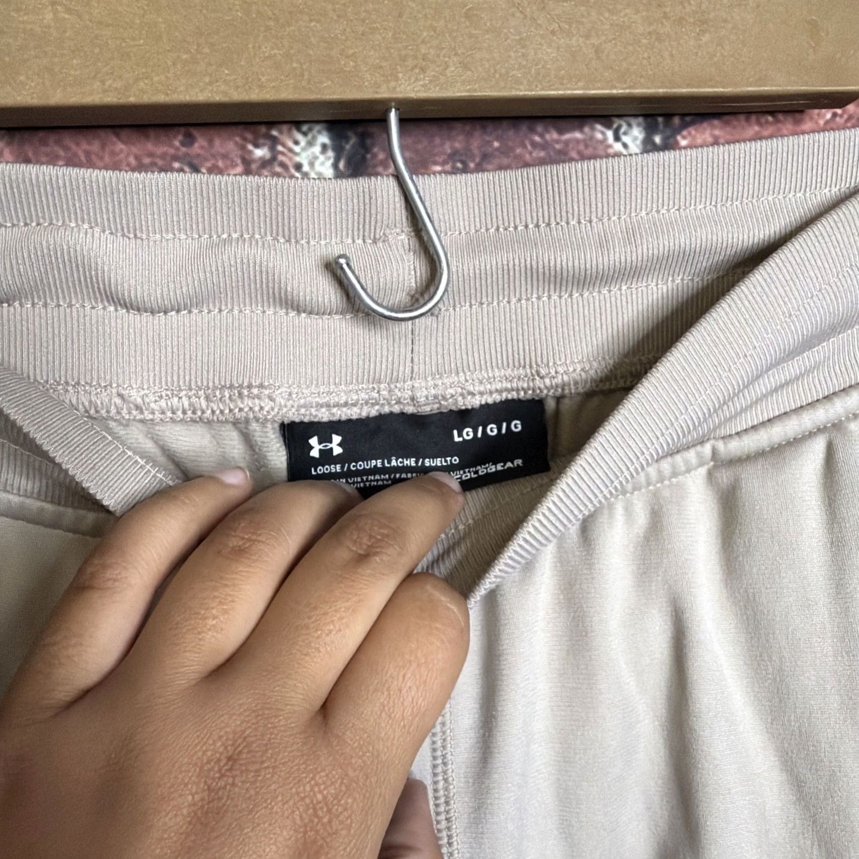 Under Armour Under Armour Pants Mens Sz L Tan Fitted Sportstyle Jogger Zip Pockets UA Size US 33 - 2 Thumbnail