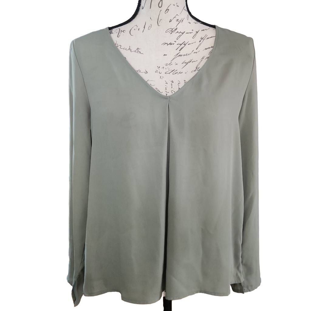Forever 21 Forever 21 Women's Size Medium Sage Green Long Sleeve Pleat Size M / US 6-8 / IT 42-44 - 1 Thumbnail