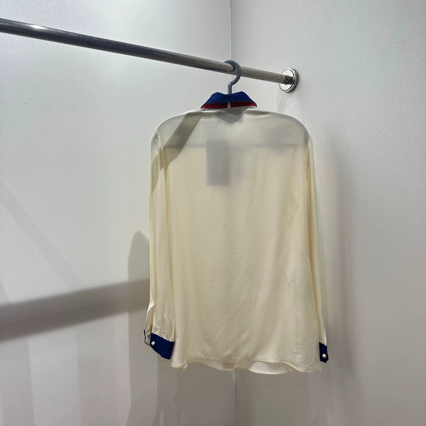 Gucci Gucci apr58 Bee Bow Silk Shirt 42 Size M / US 6-8 / IT 42-44 - 2 Thumbnail