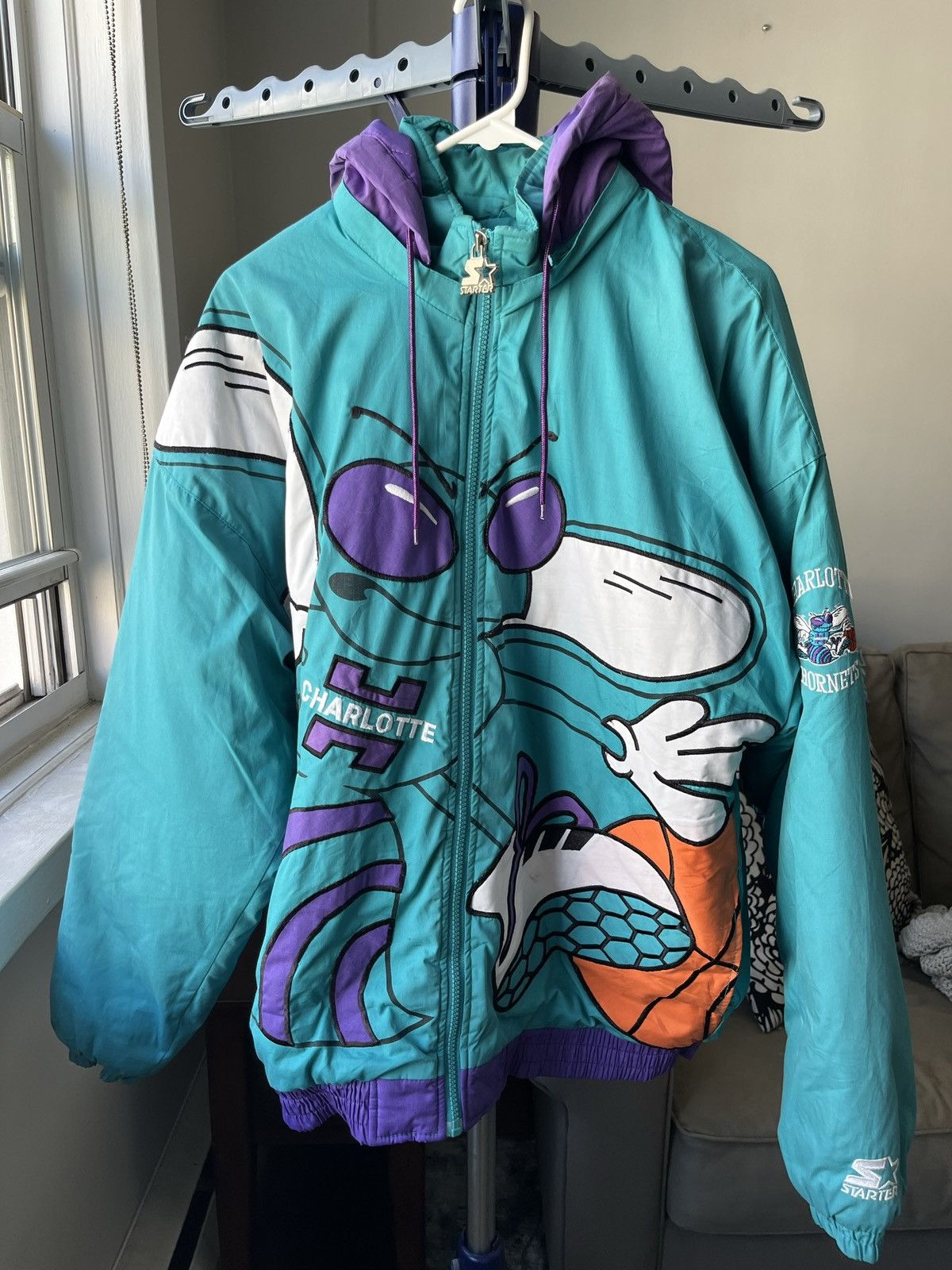 Starter VINTAGE Starter Charlotte Hornets Big Shot Jacket Size L Size US L / EU 52-54 / 3 - 11 Thumbnail