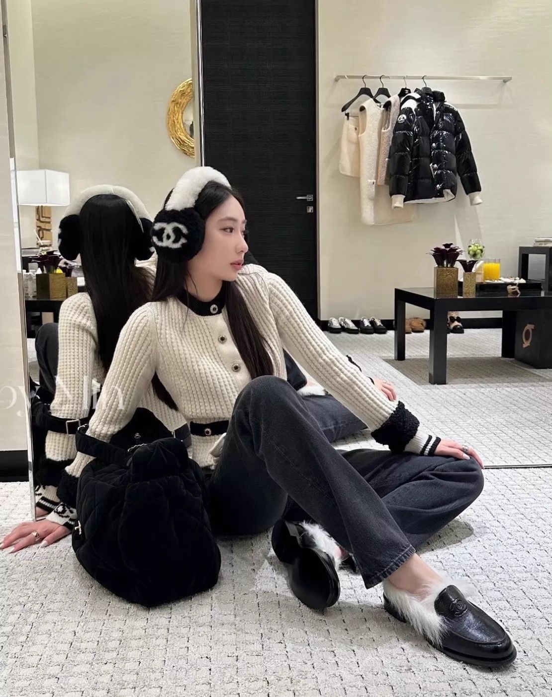 Chanel Chanel 25N Fur Loafer 37.5 Used Size US 7 / IT 37 - 8 Thumbnail