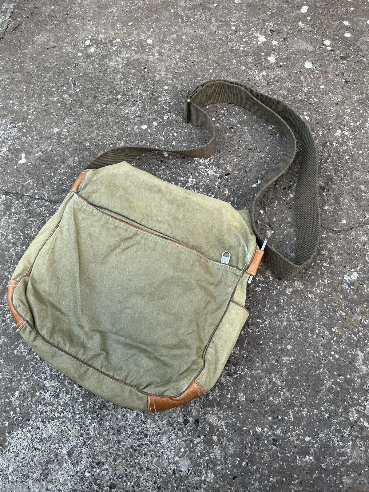 Japanese Brand Vintage Bree Waxed Canvas Japanese Style Crossbody Bag Size ONE SIZE - 3 Thumbnail