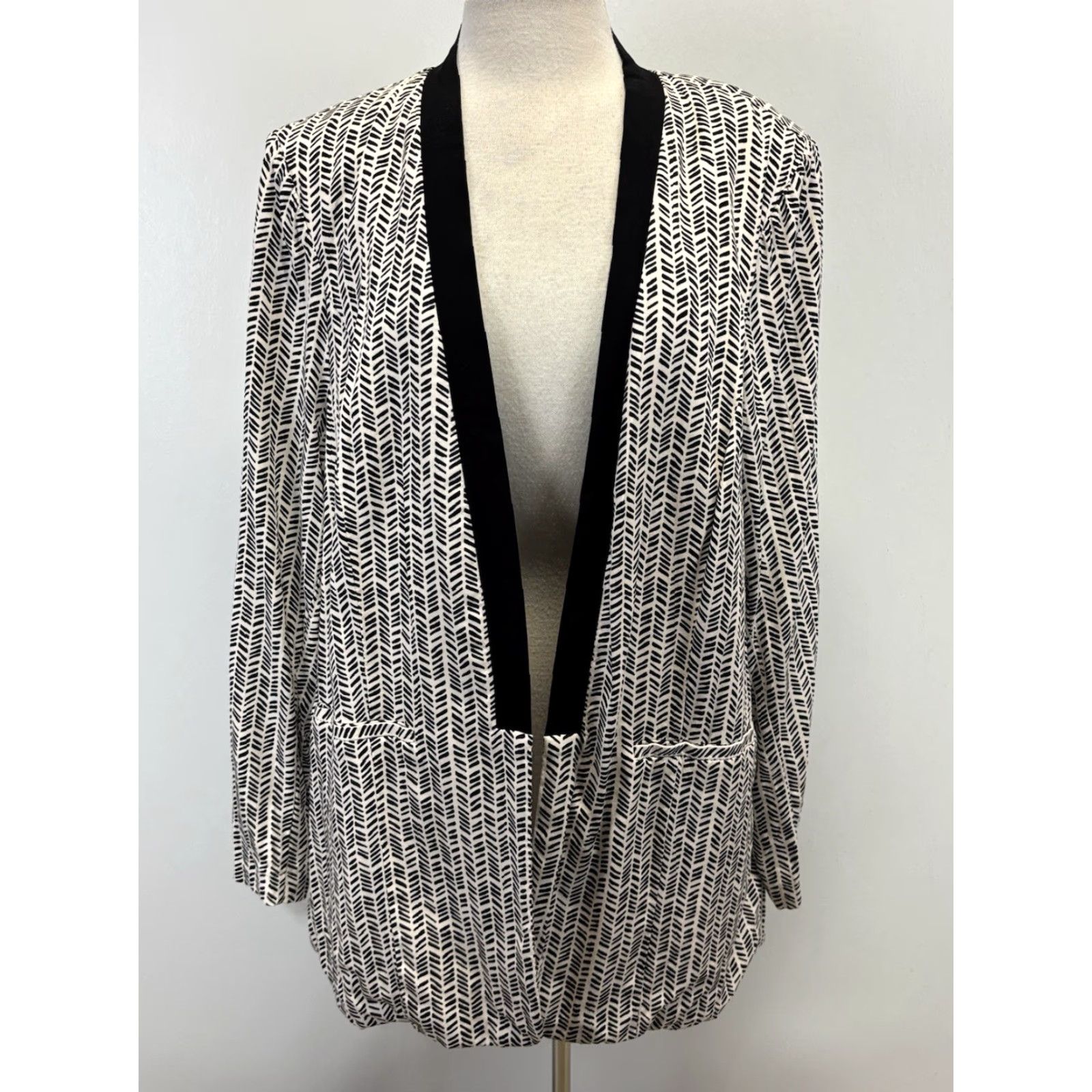 Torrid Torrid Challis Blazer Womens 3X Open Front Lightweight Black Ivory Size XXL / US 16-18 / IT 52-54 - 2 Thumbnail
