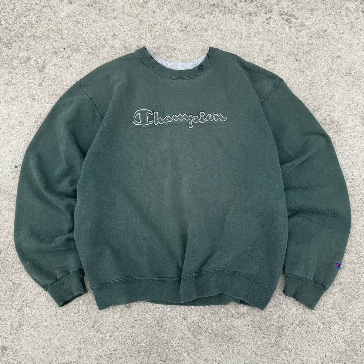 Champion Vintage 00’s Champion Embroidered Thrashed Faded Sweatshirt Size US L / EU 52-54 / 3 - 2 Thumbnail