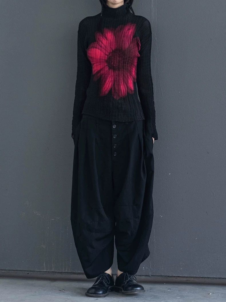 Issey Miyake Issey Miyake Black Daisy pleated top Size XS / US 0-2 / IT 36-38 - 2 Thumbnail