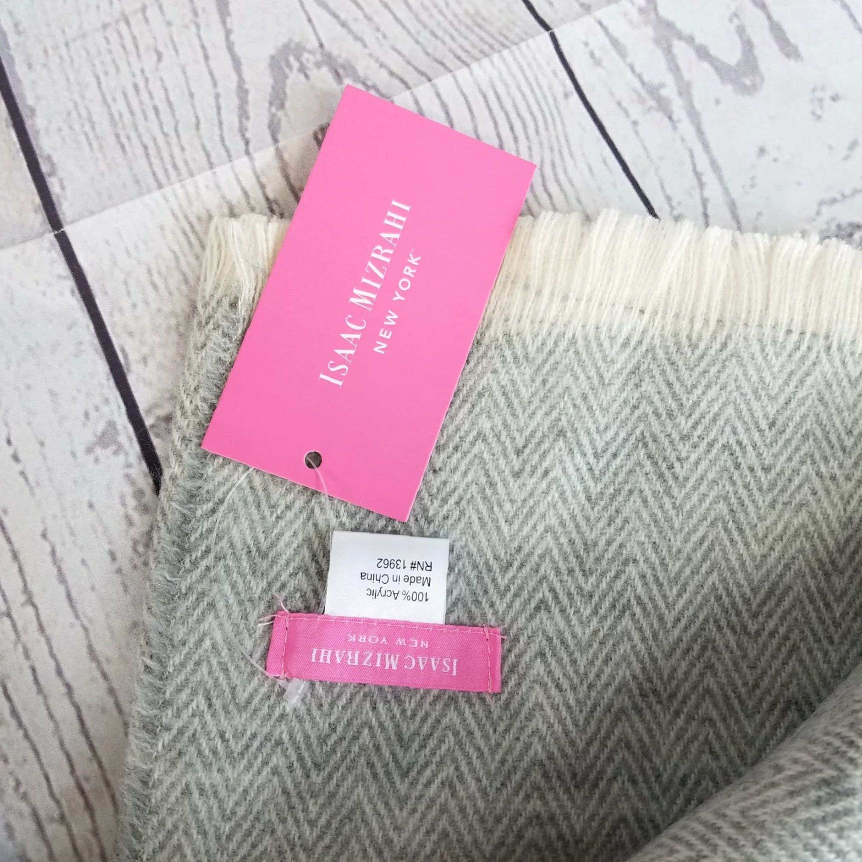 Isaac Mizrahi VINTAGE Isaac Mizrahi New York Womens Scarf Black Red Gray Herringbone Acrylic 100% Acrylic Scarf 26"x74" Size ONE SIZE - 3 Thumbnail