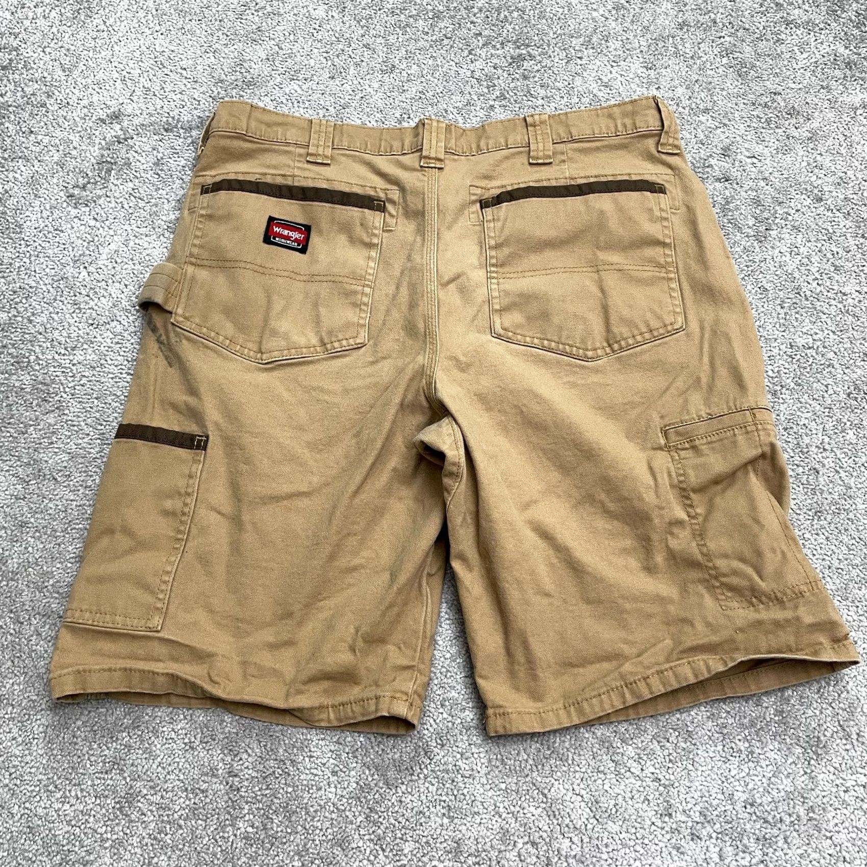 Wrangler Wrangler Workwear Bermuda Shorts Mens 34 Brown Flat Front Canvas Cotton Casual Relaxed Modern Size US 34 / EU 50 - 2 Thumbnail