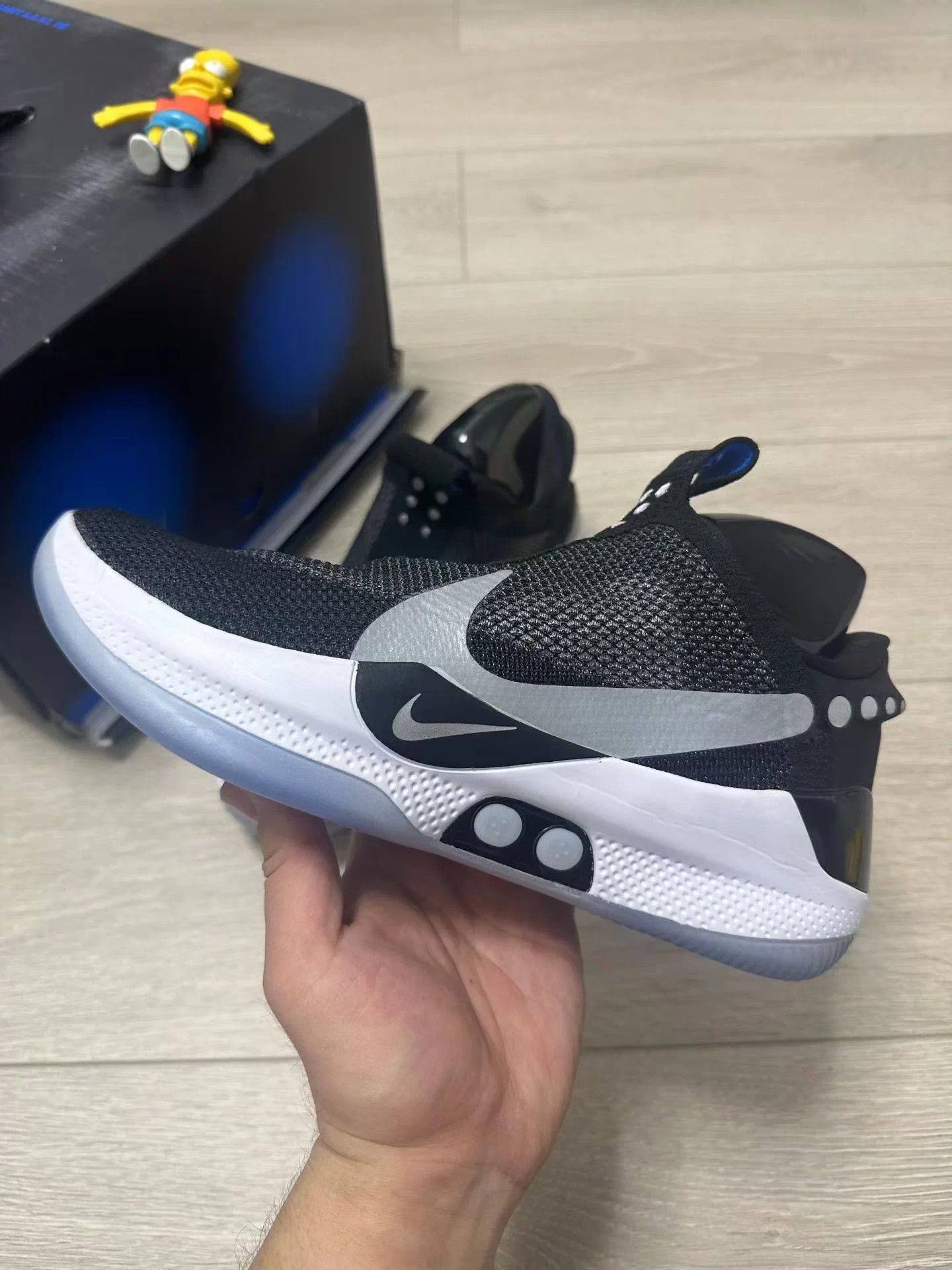 Nike adapt bb black white 41 worn original box with charging pad Size US 8 / EU 41 - 5 Thumbnail
