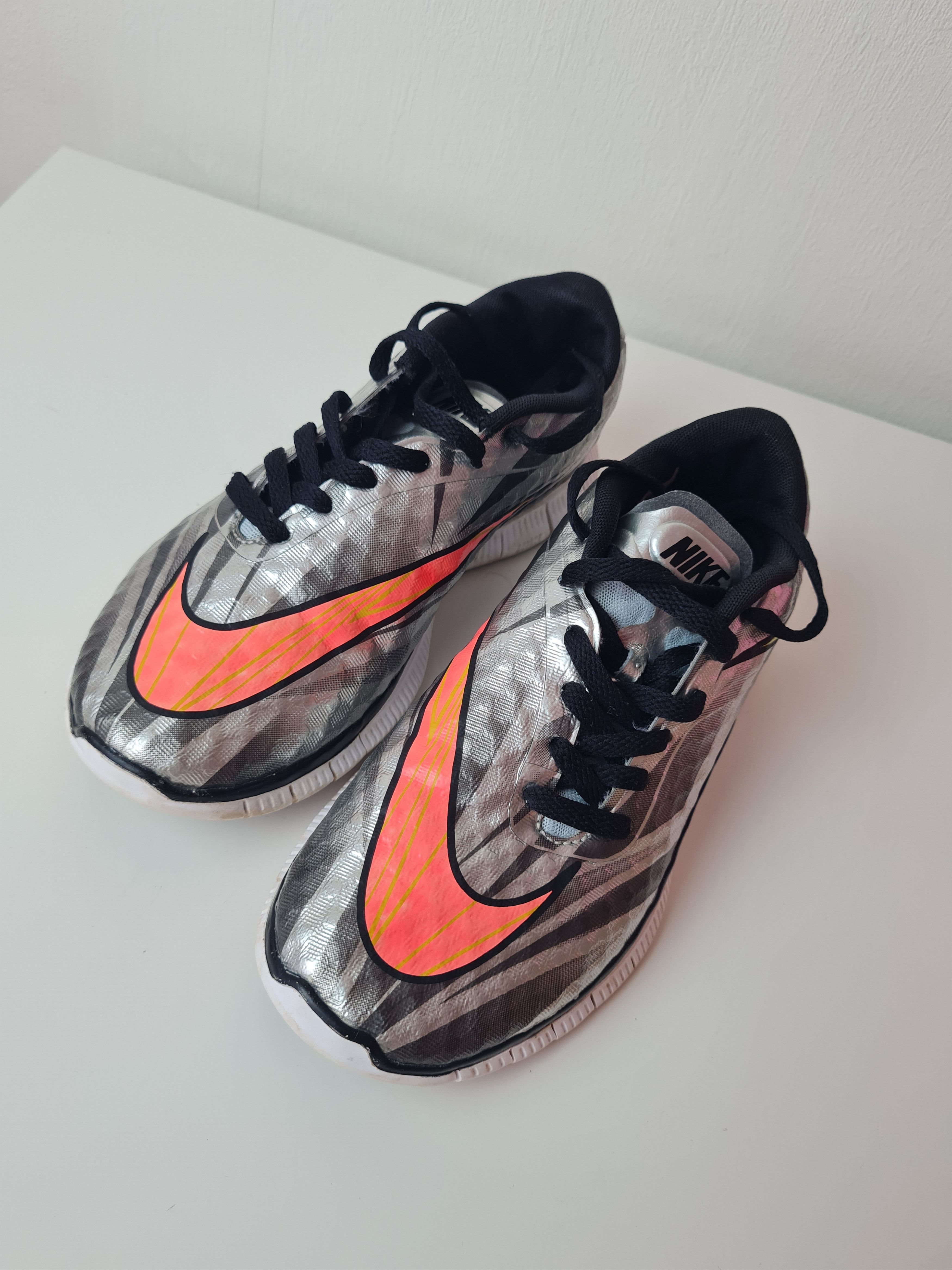 Nike Nike free hypervenom (GS) trainers 705390 002 sneakers shoes Size US 6 / EU 39 - 18 Thumbnail