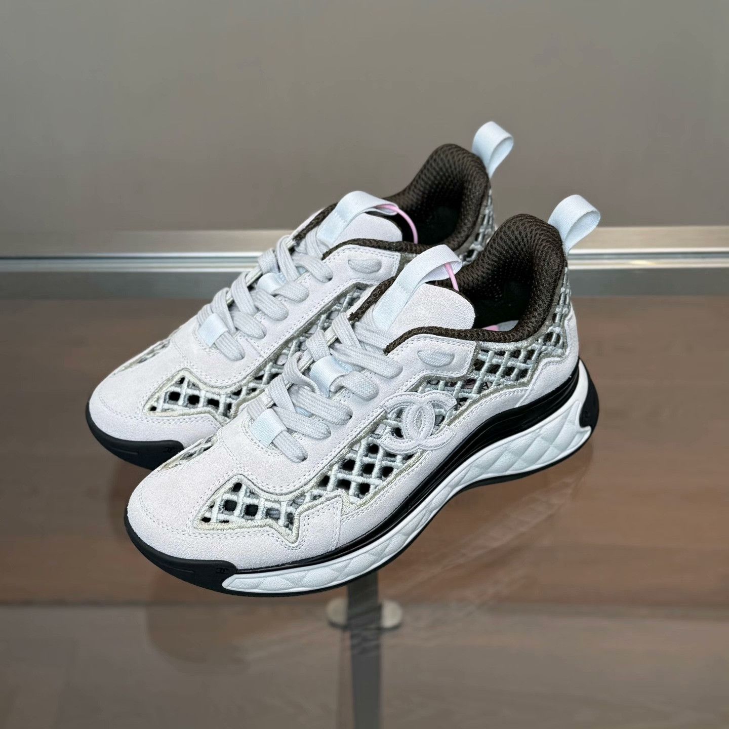 Chanel Chanel Retro Embroidered Lowtop Sneakers 35 Women Size US 5 / IT 35 - 1 Thumbnail