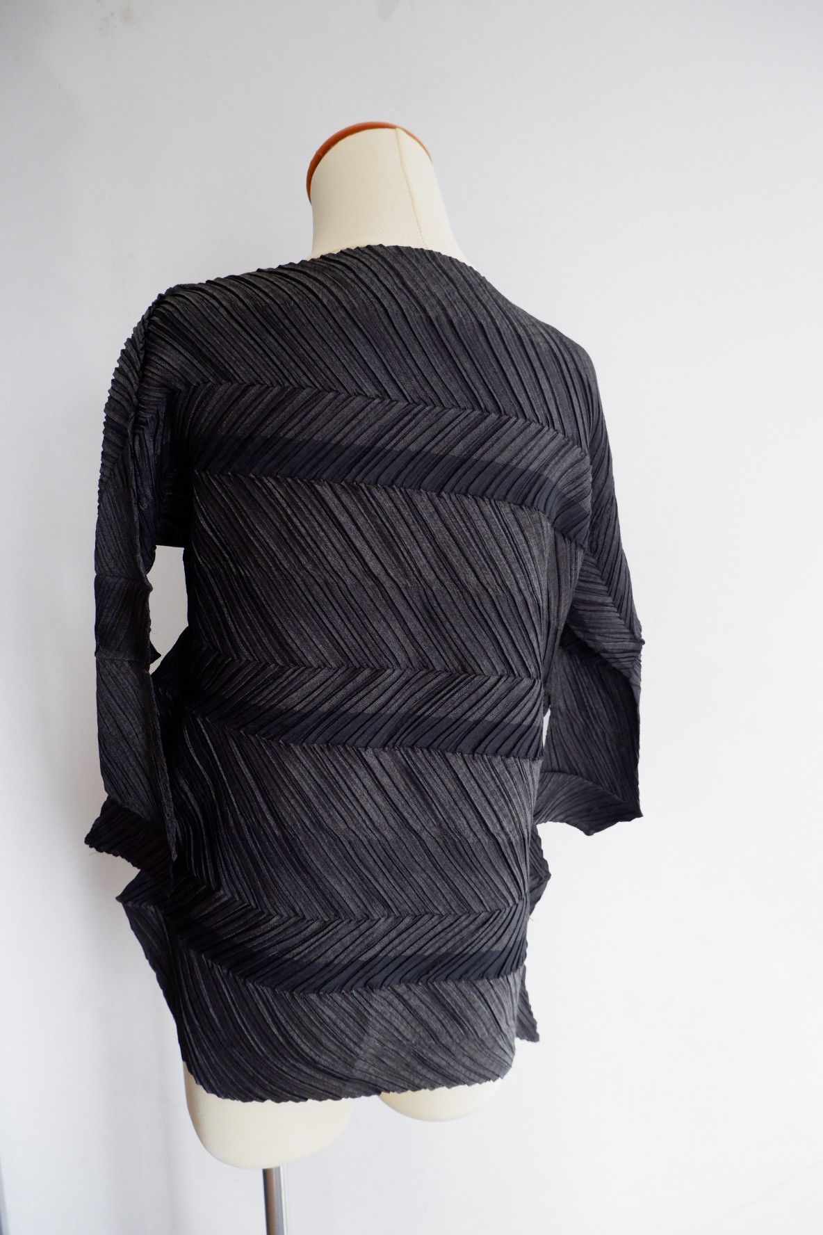 Pleats Please Issey Miyake 2010 Issey Miyake Asymetric Zigzag Pleats Blouse Size M / US 6-8 / IT 42-44 - 2 Thumbnail