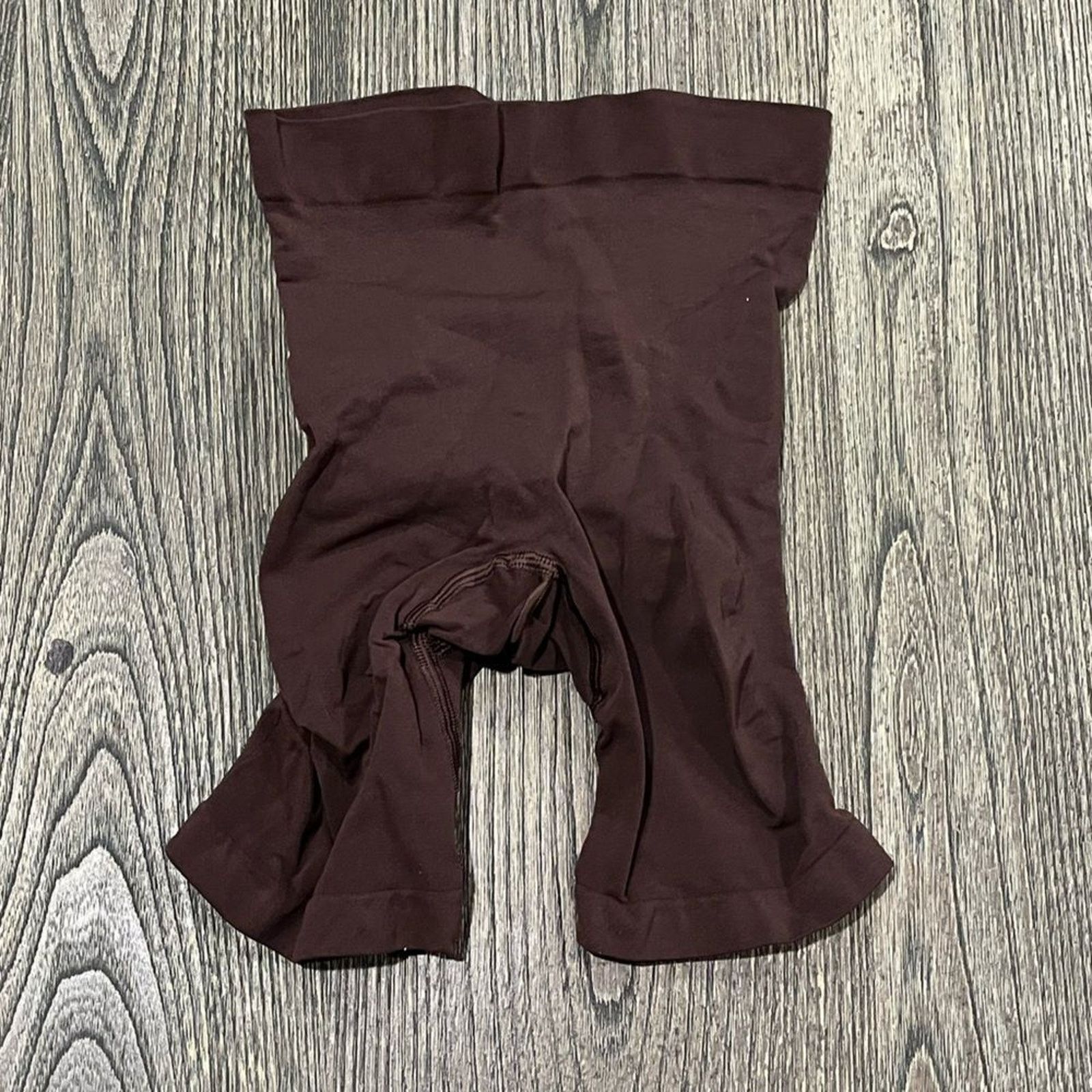 SKIMS NWOT Skims Shapewear Knee Shorts Mid Thigh Open Gusset Size ONE SIZE - 1 Thumbnail