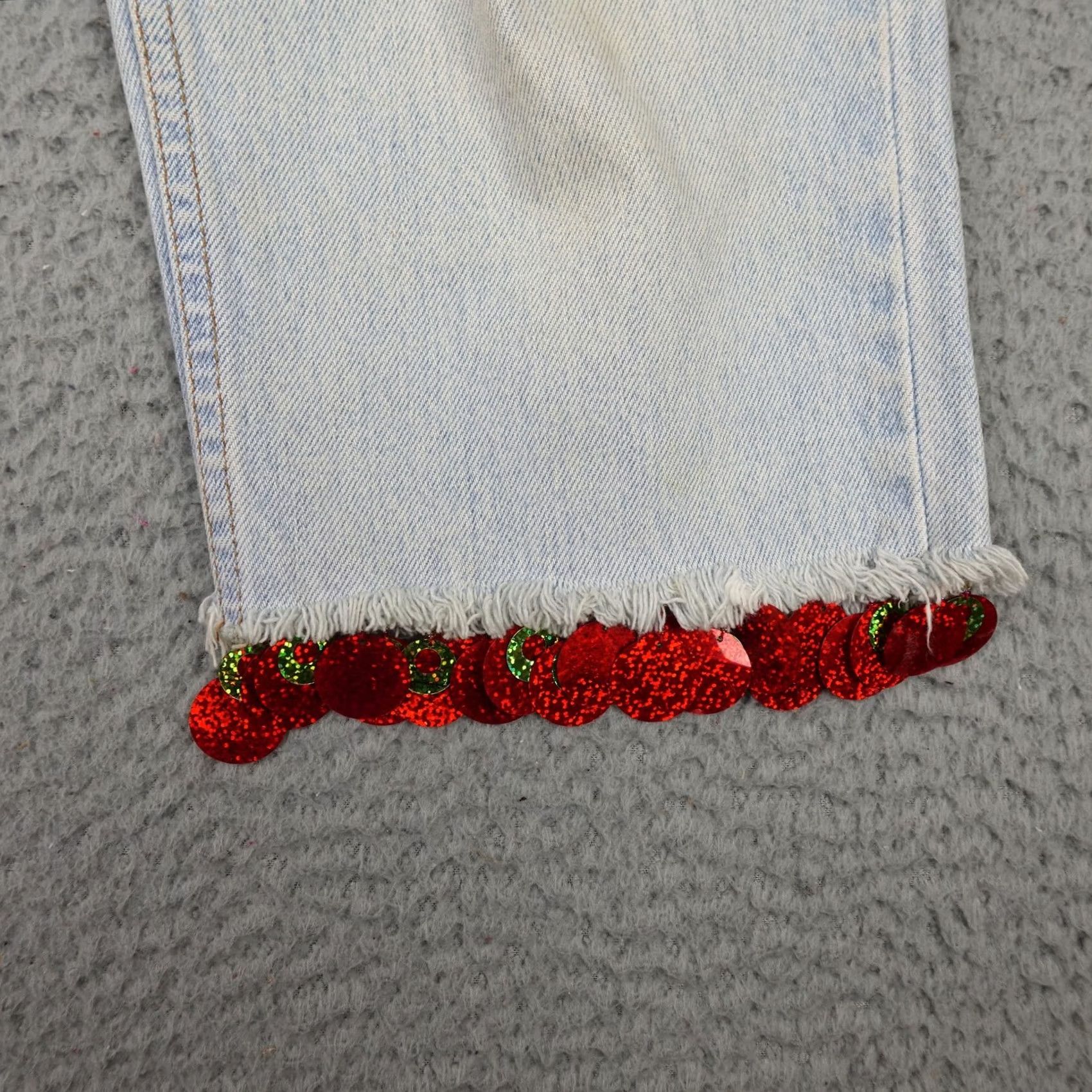 Levi's VINTAGE Levi's Jeans Womens 6 Light Wash Blue Denim Strawberry Sequin Trim Distressed 80s 90s Size 28" / US 6 / IT 42 - 7 Thumbnail