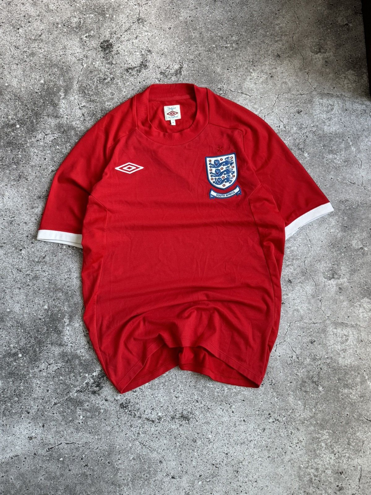 Umbro × Vintage Vintage Umbro England South Africa red jersey t-shirt Size US M / EU 48-50 / 2 - 1 Thumbnail