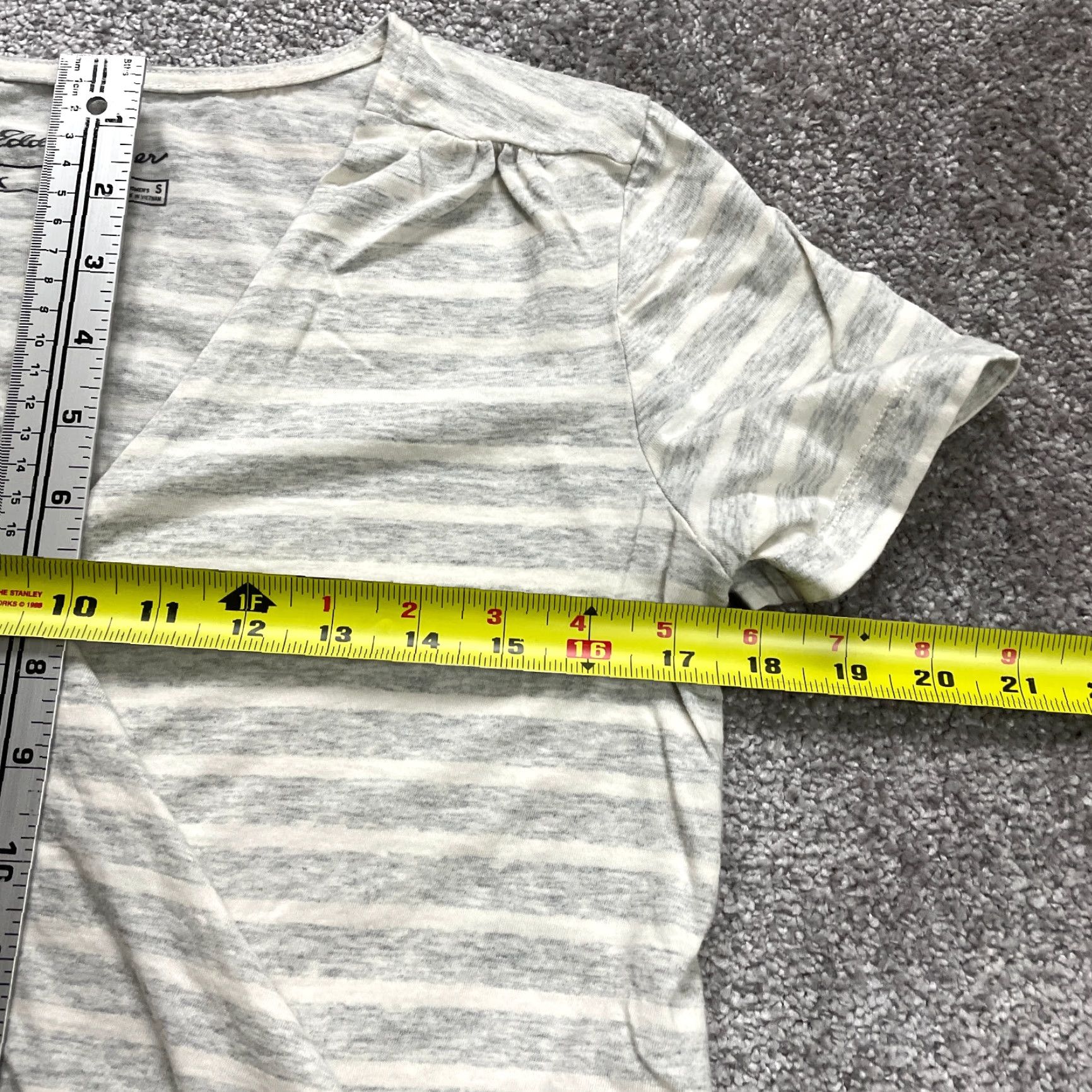 Eddie Bauer Eddie Bauer Shirt Women Small Beige Striped Short Sleeve Soft Wrap Deep V Neck Size S / US 4 / IT 40 - 6 Thumbnail