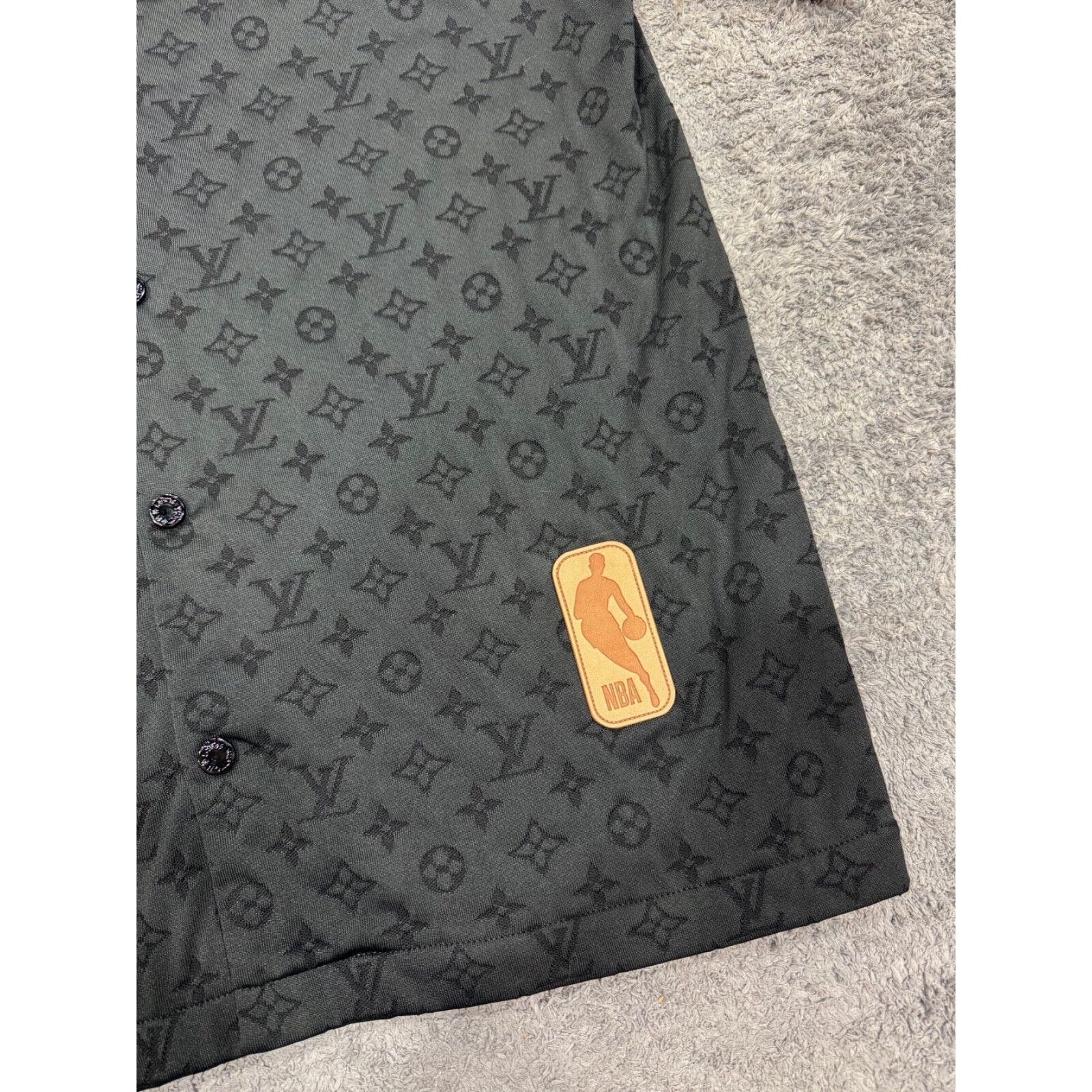 Louis Vuitton Louis Vuitton NBA Monogram Black Logo Buttoned Shirt Short Size US L / EU 52-54 / 3 - 4 Thumbnail