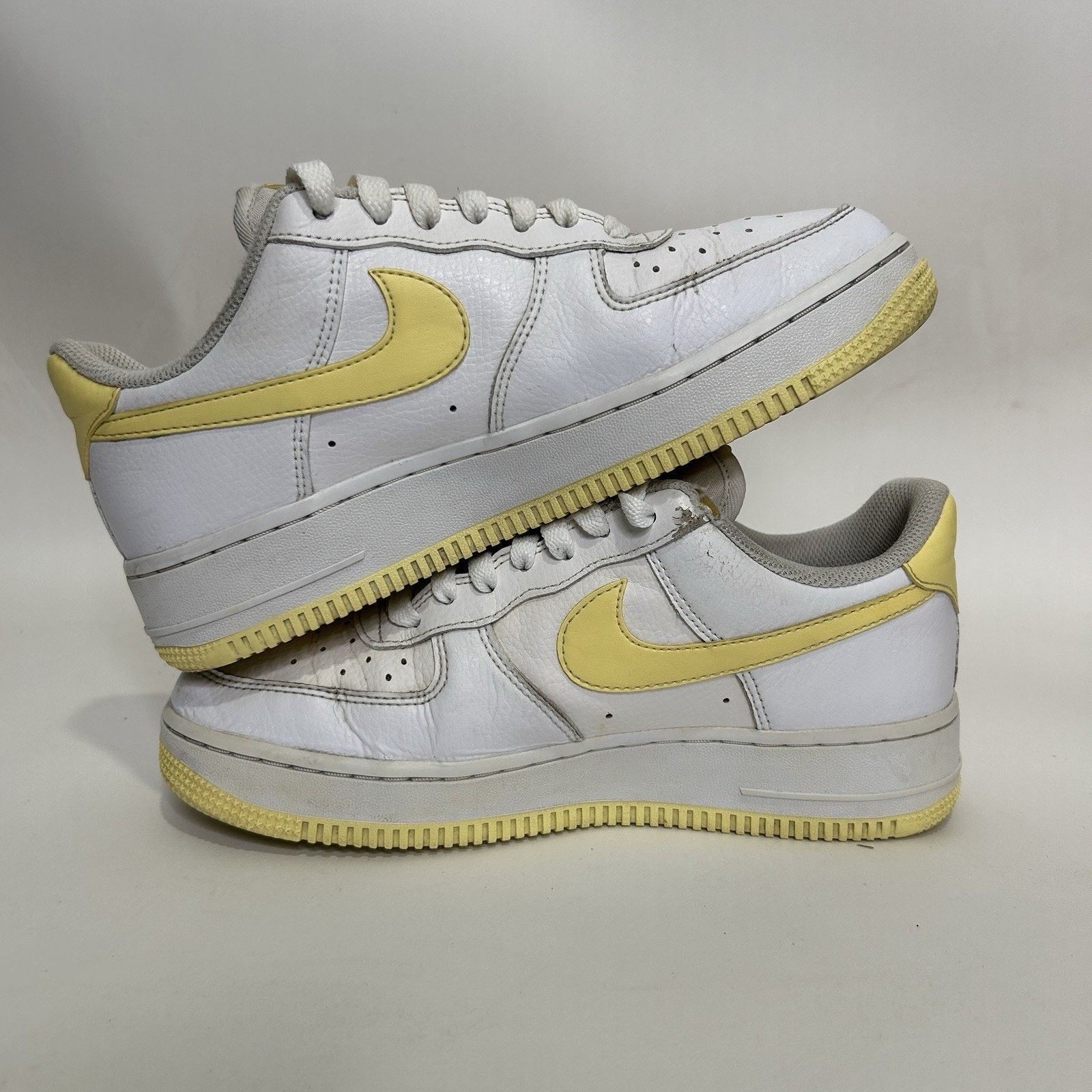 Nike Nike Air Force 1 ‘07 WMNS “Bicycle Yellow White” Size US 7.5 / IT 37.5 - 3 Thumbnail