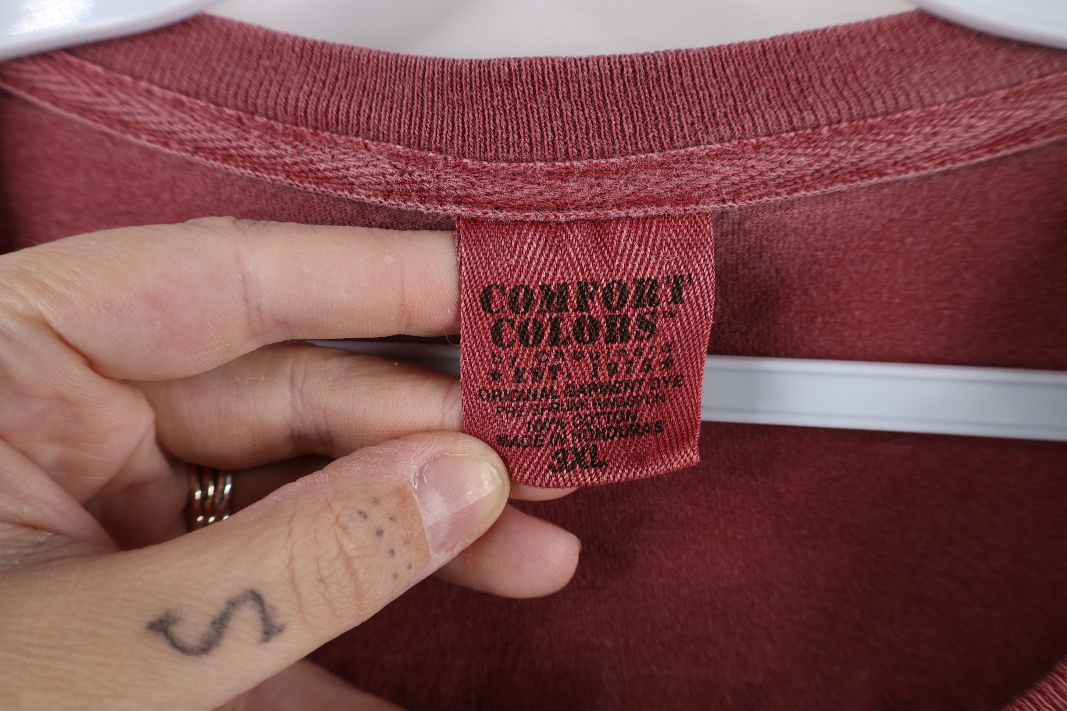 Vintage Vintage Y2K Streetwear Stonewash Breath Saloon T-Shirt Red Size US XXL / EU 58 / 5 - 6 Thumbnail