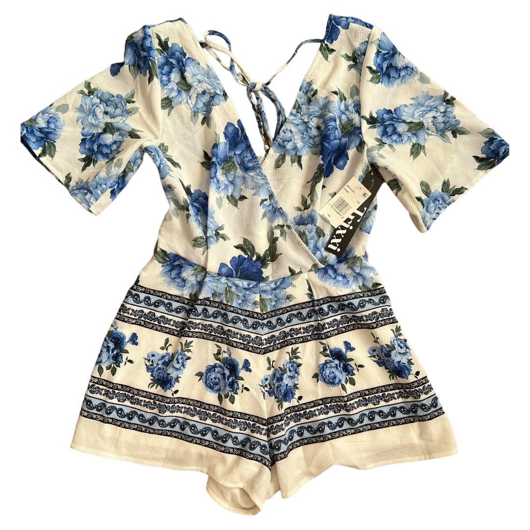 Other Trixxi Ivory Floral Blue Scuba Short SleevesMini Romper, XS Size 26" / US 2 / IT 38 - 1 Thumbnail