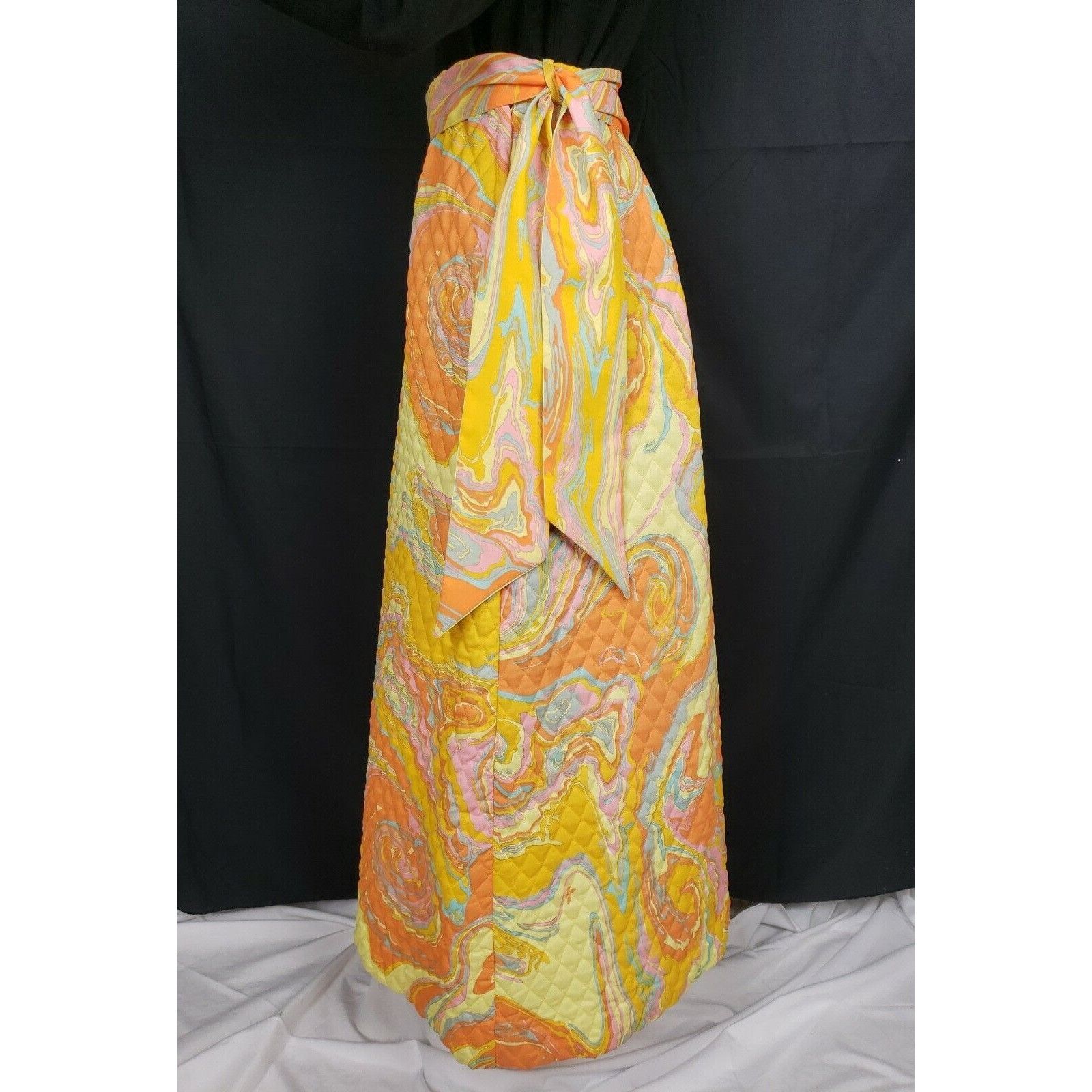 Vintage 70s Bold Orange Oil Slick Quilted Maxi Skirt Sz 10 Park East Size 27" / US 4 / IT 40 - 8 Thumbnail