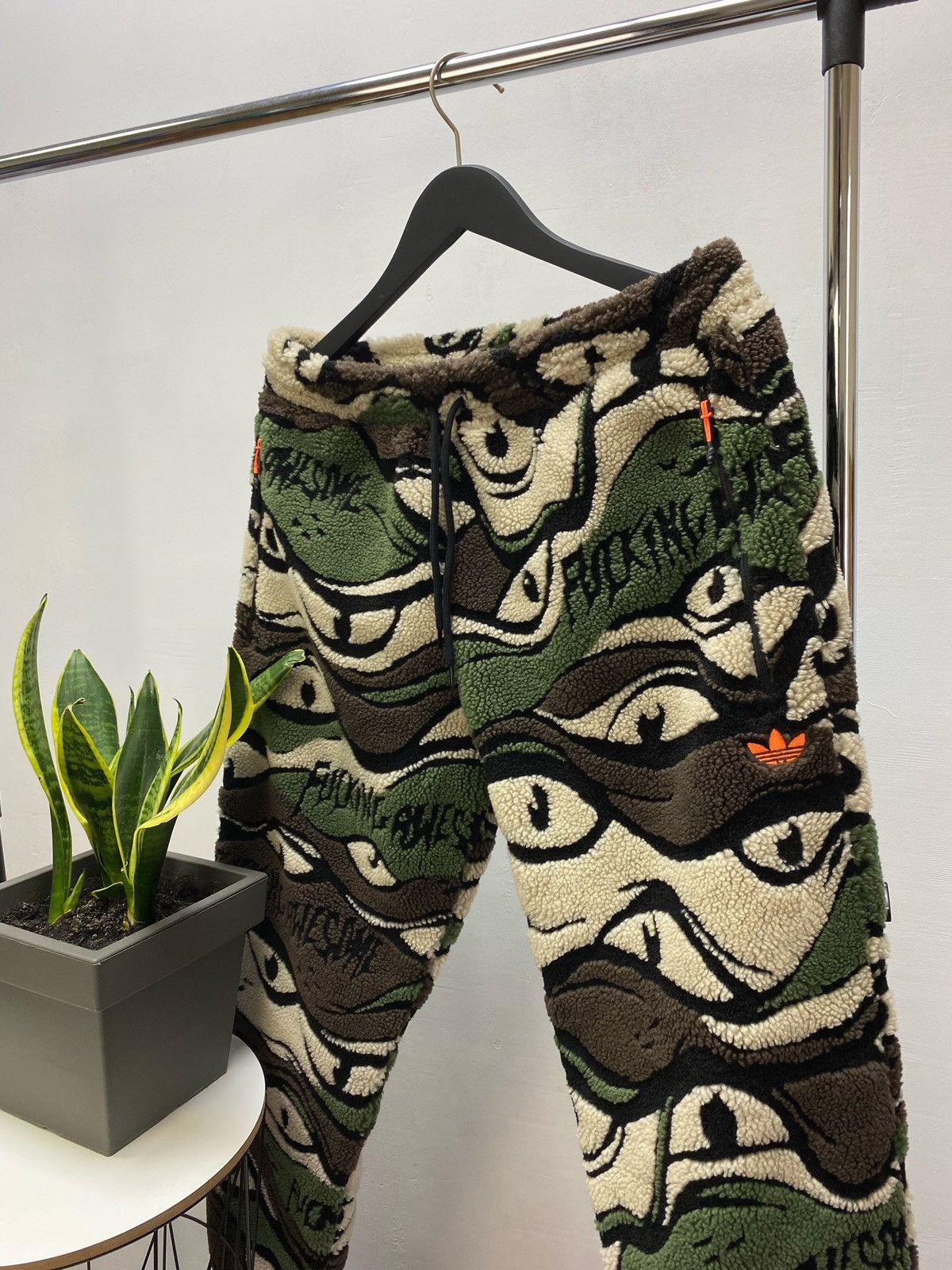 Adidas × Fucking Awesome Adidas x Fucking Awesome Sherpa Camouflage Pants M Size US 32 / EU 48 - 2 Thumbnail