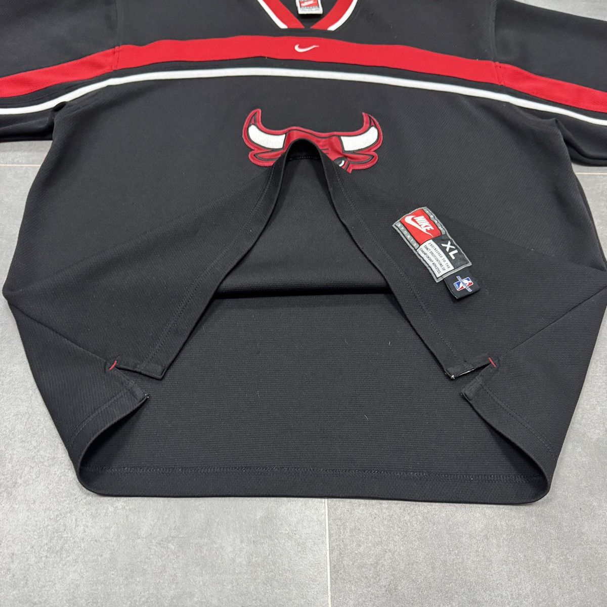Nike Vintage Nike NBA Chicago Bulls 90s Swoosh Jersey Shirt Y2K Size US XL / EU 56 / 4 - 13 Thumbnail