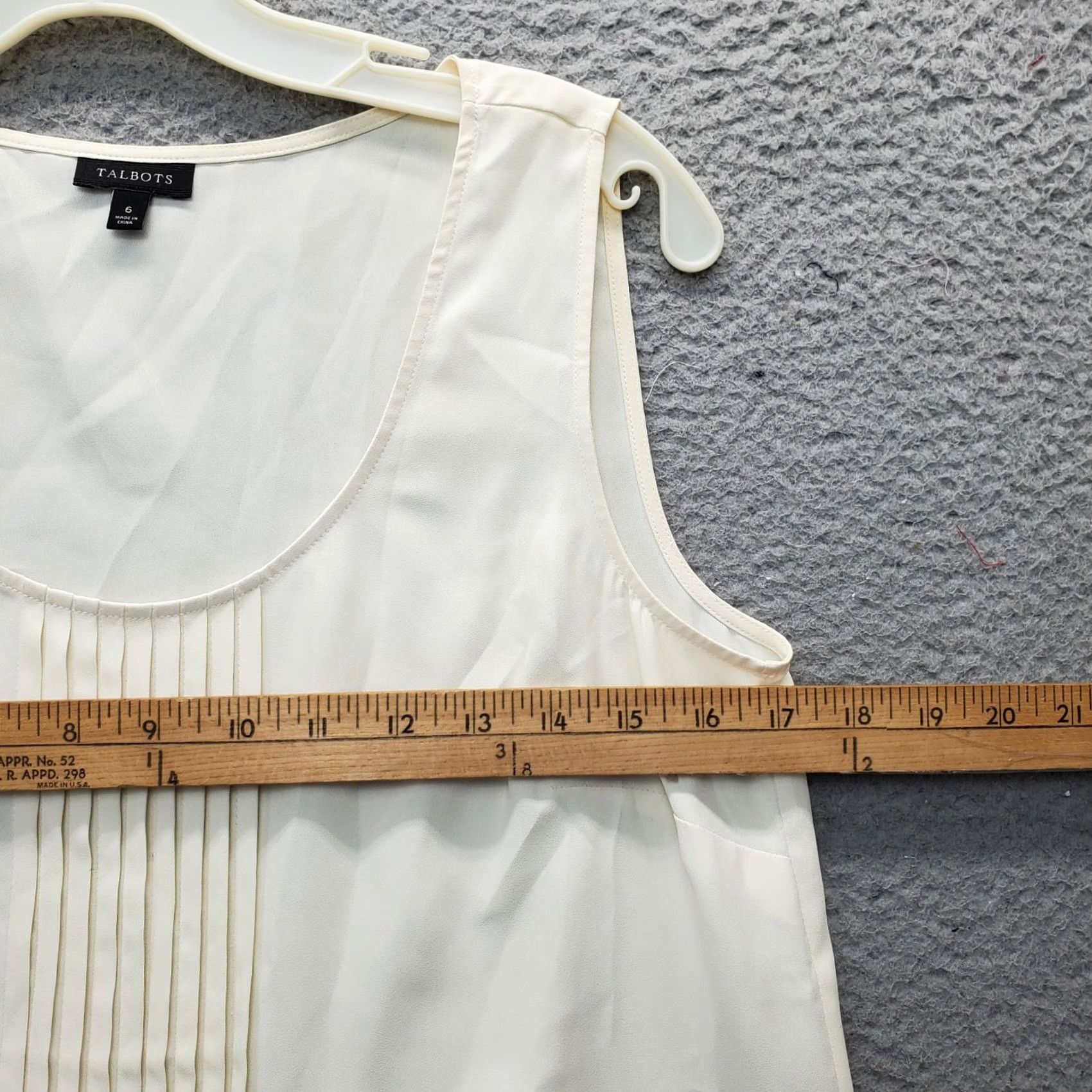 Talbots Talbots Tank Top Womens 6 Tan Pleated Sleeveless Round Neck Slit Pintuck Size M / US 6-8 / IT 42-44 - 3 Thumbnail