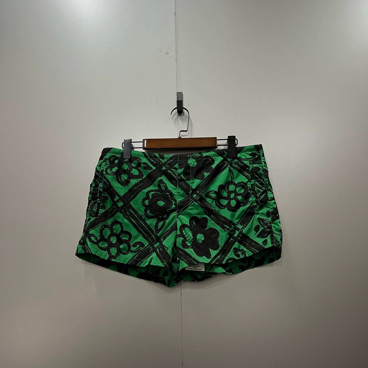 Prada PRADA Floral Colorblock Shorts Size 42" / US 20 - 1 Thumbnail