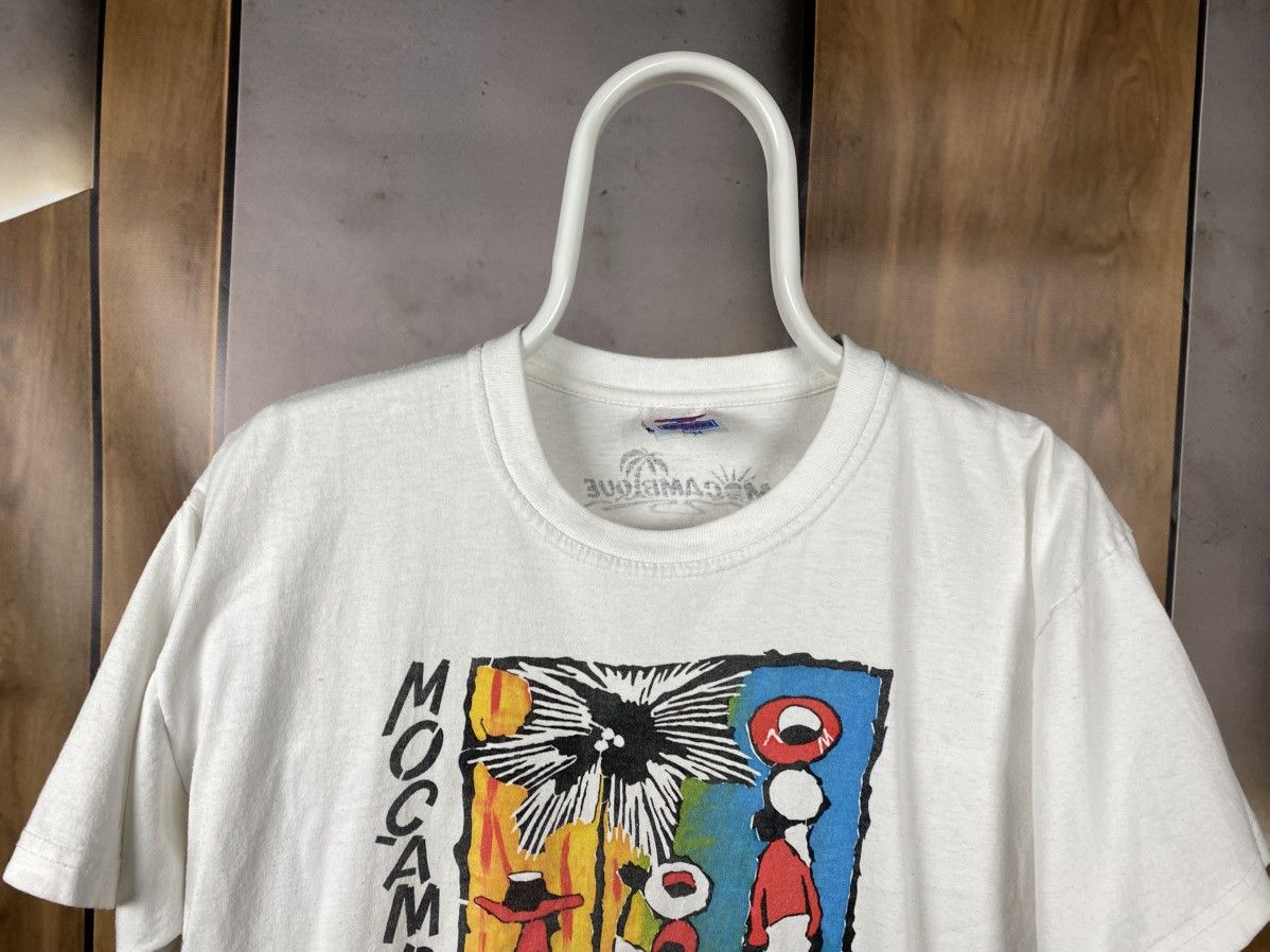 Vintage 🖼️Vintage 90s T-Shirt MOCAMBIQUE Art VTG Tee🖼️ Size US L / EU 52-54 / 3 - 4 Thumbnail