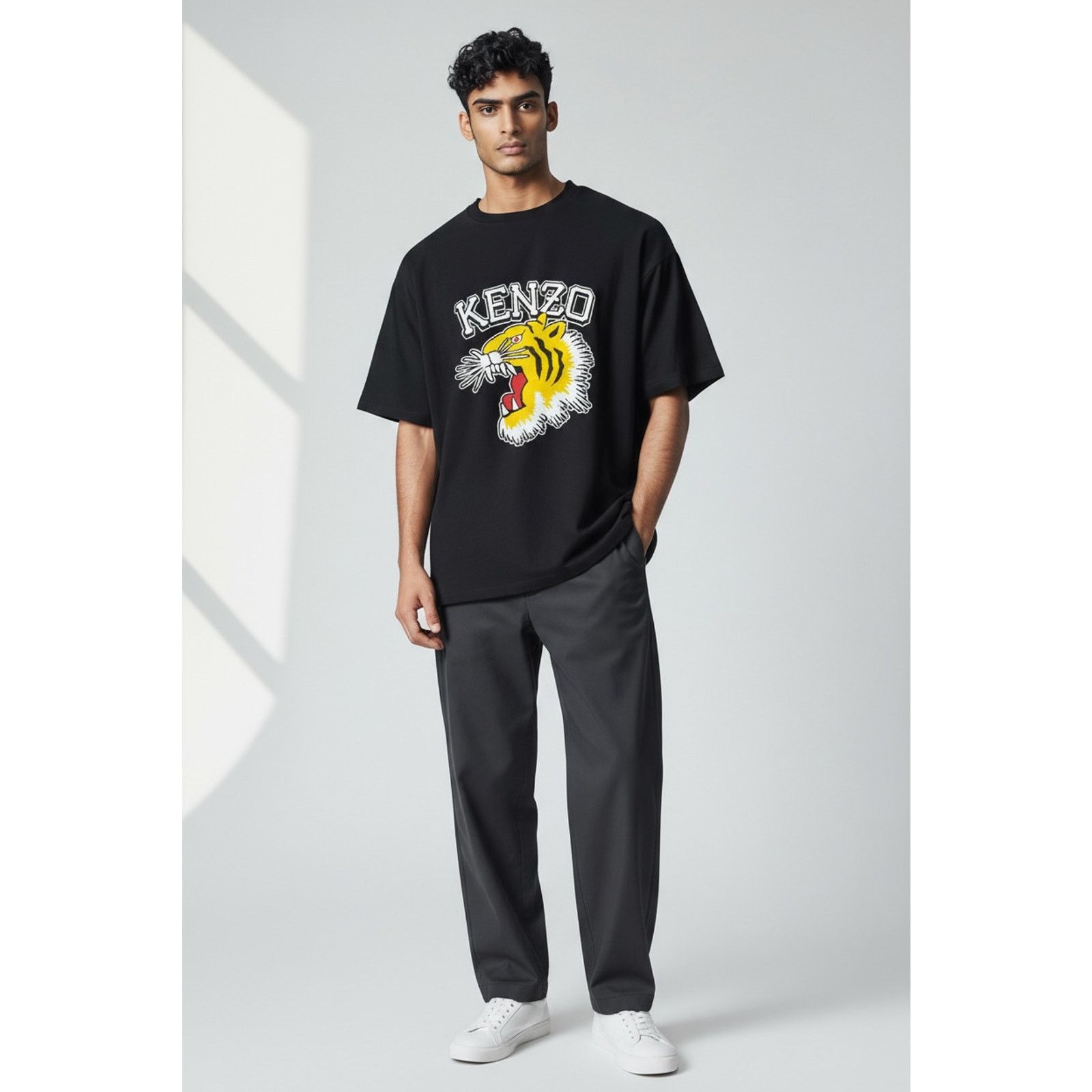 Kenzo Paris Varsity Jungle Crewneck oversized T-Shirt in black Size US S / EU 44-46 / 1 - 1 Thumbnail