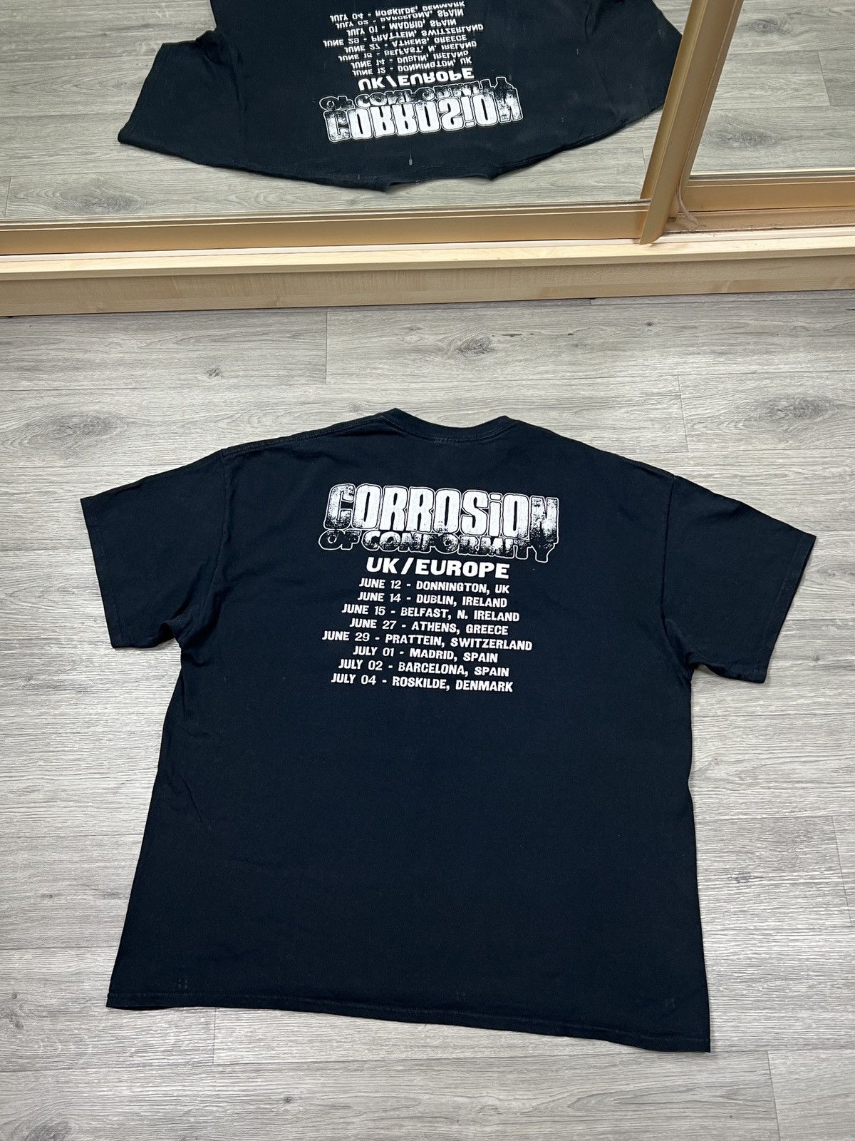 Gildan Vintage Corrosion of Conformity 2015 UK/Europe Tour Band Tee Size US XXL / EU 58 / 5 - 4 Thumbnail